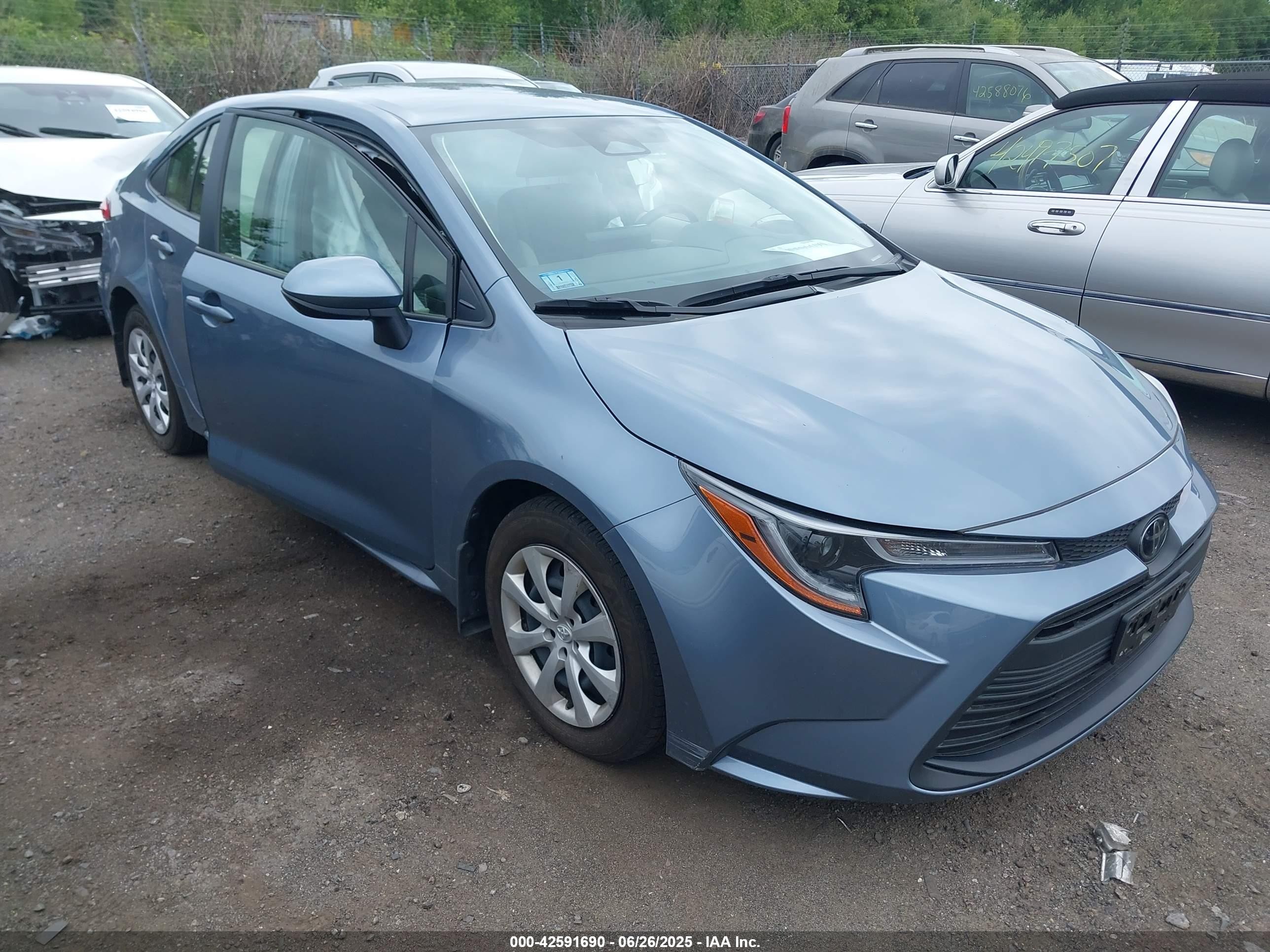 2023 Toyota Corolla LE, VIN JTDB4MEE8P3014147 — Auction photo
