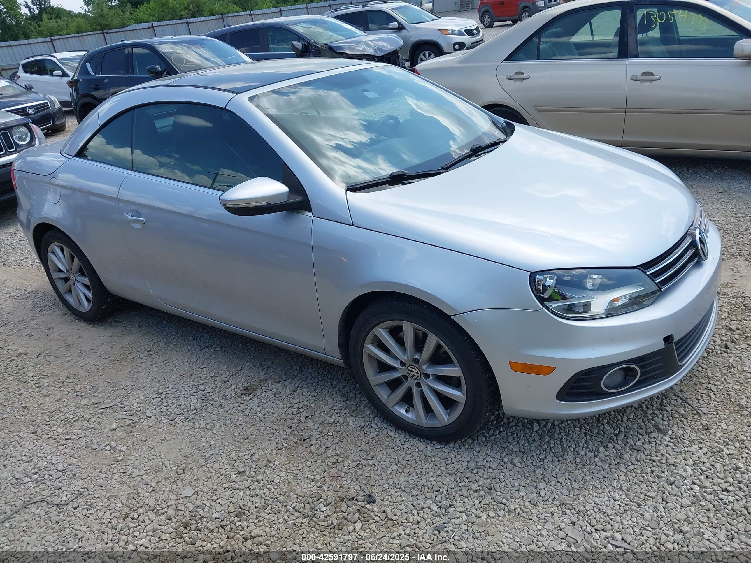 2012 Volkswagen Eos Komfort, VIN WVWBW7AH2CV000027 — Normal wear