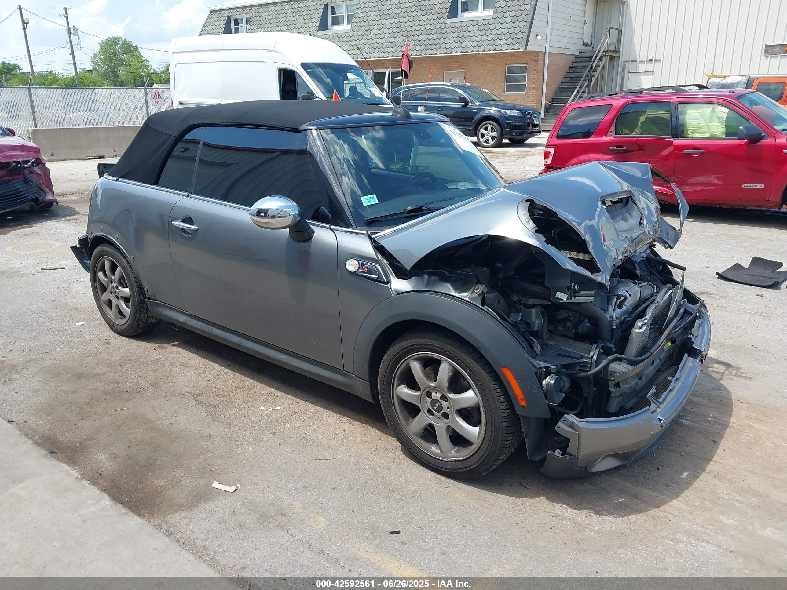 2009 MINI Convertible S, VIN WMWMS33549TG88214 — Перед