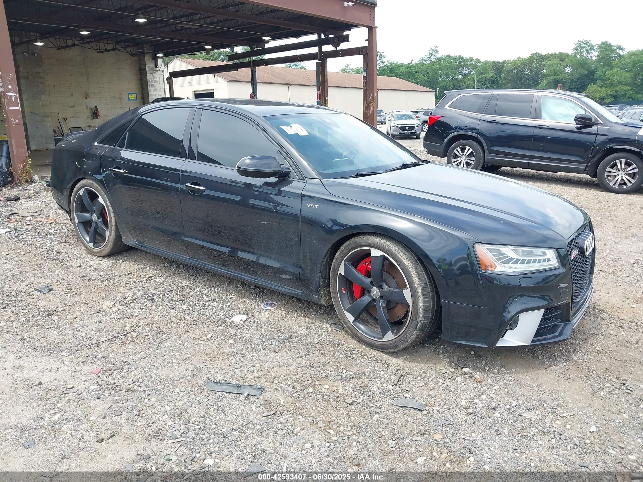 2015 Audi S8, VIN WAUK2AFD5FN015248 — Auction photo