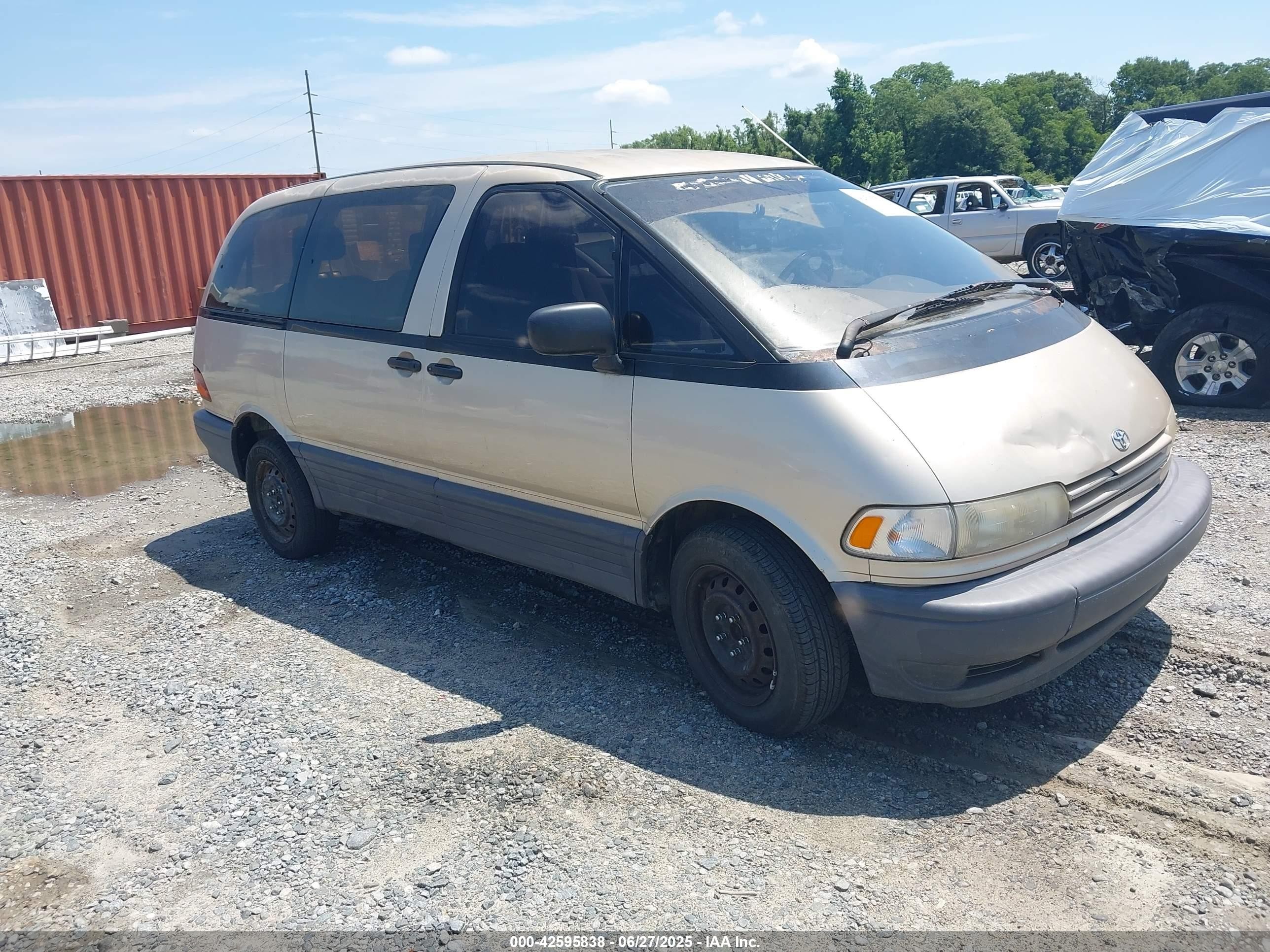 1996 Toyota Previa DX, VIN JT3GK12M1T1229109 — Front end