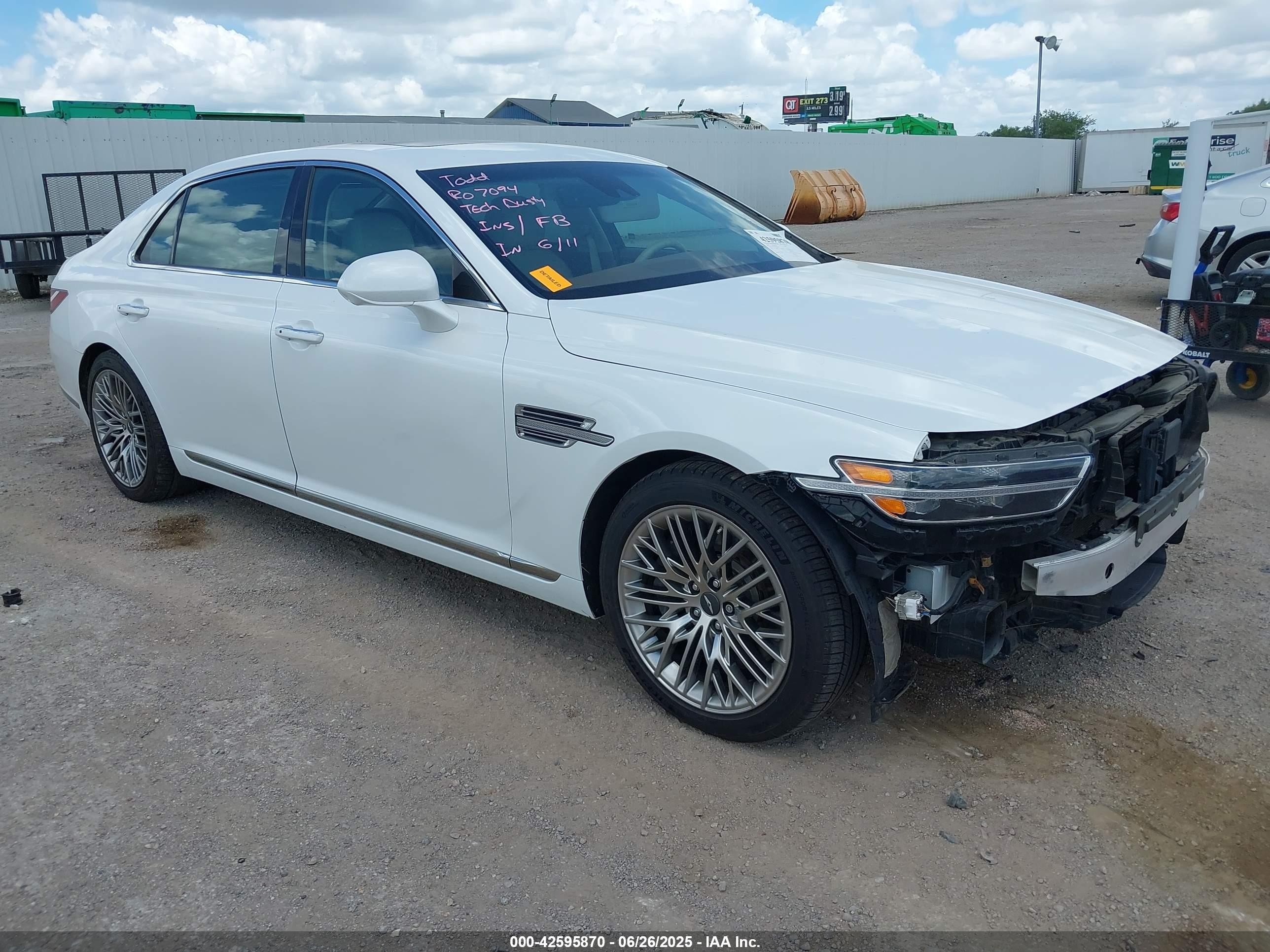 2022 Genesis G90 Ultimate, VIN KMTF54PH9NU093813 — Перед