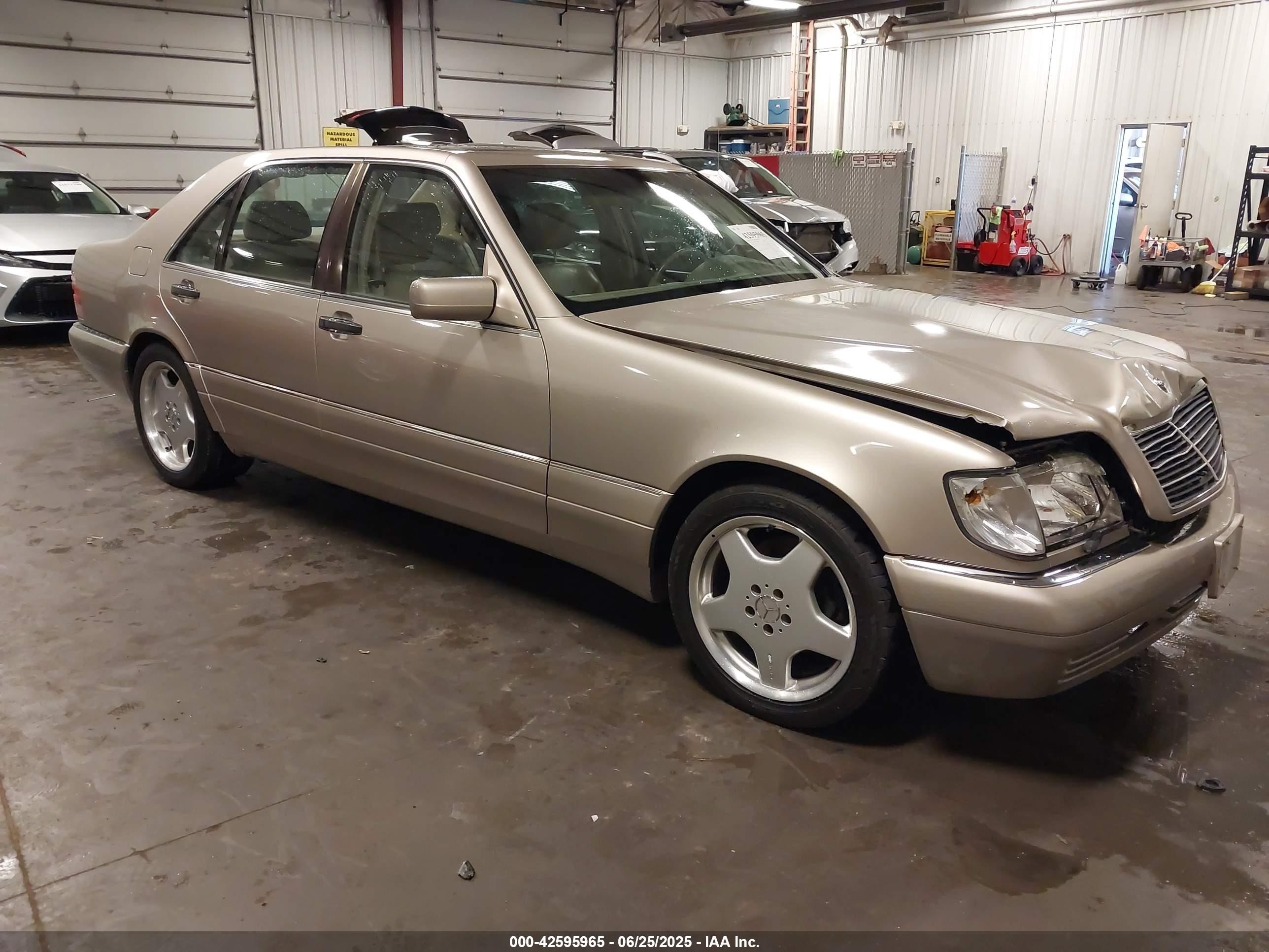 1999 Mercedes-Benz S 320/430/500, VIN WDBGA51G4XA430881 — Front end