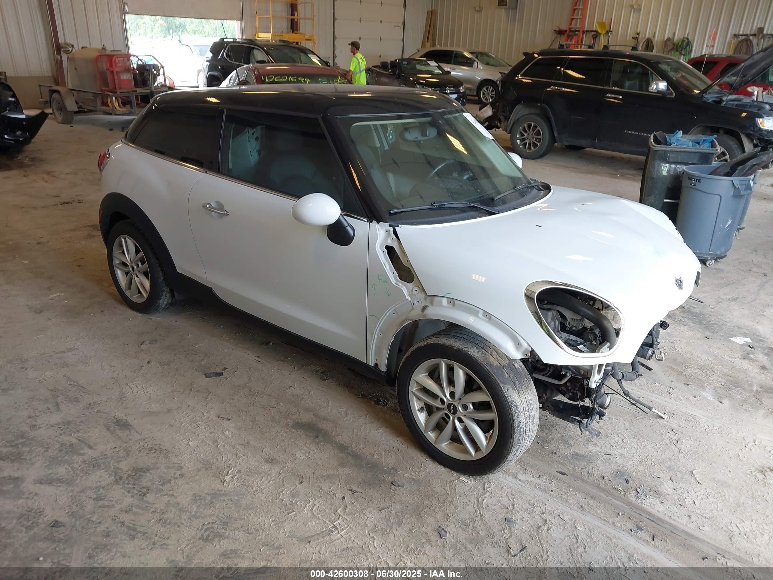 2014 MINI Paceman S, VIN WMWSS5C54EWN67319 — Перед