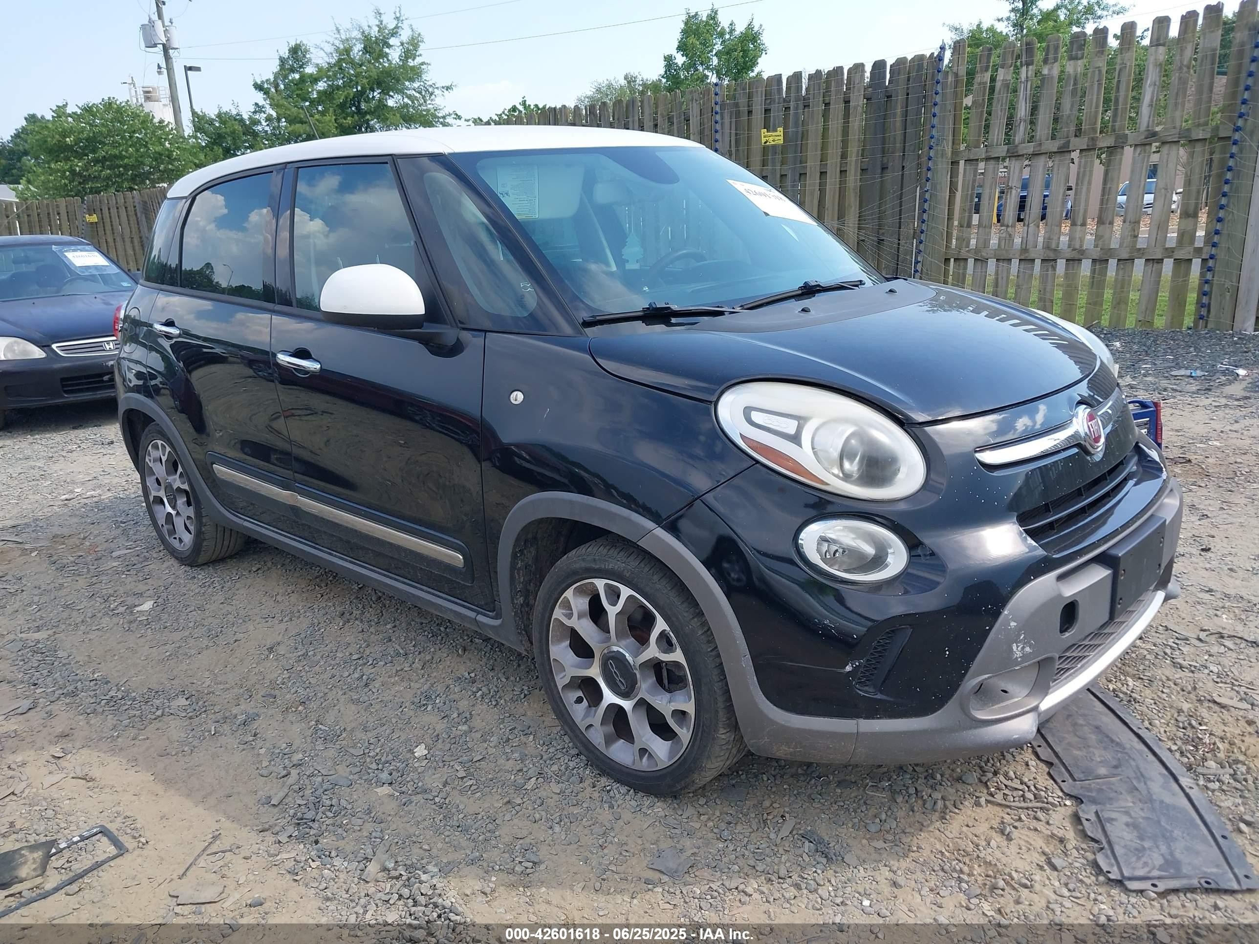 2016 FIAT 500L Trekking, VIN ZFBCFADH5GZ037393 — Front end