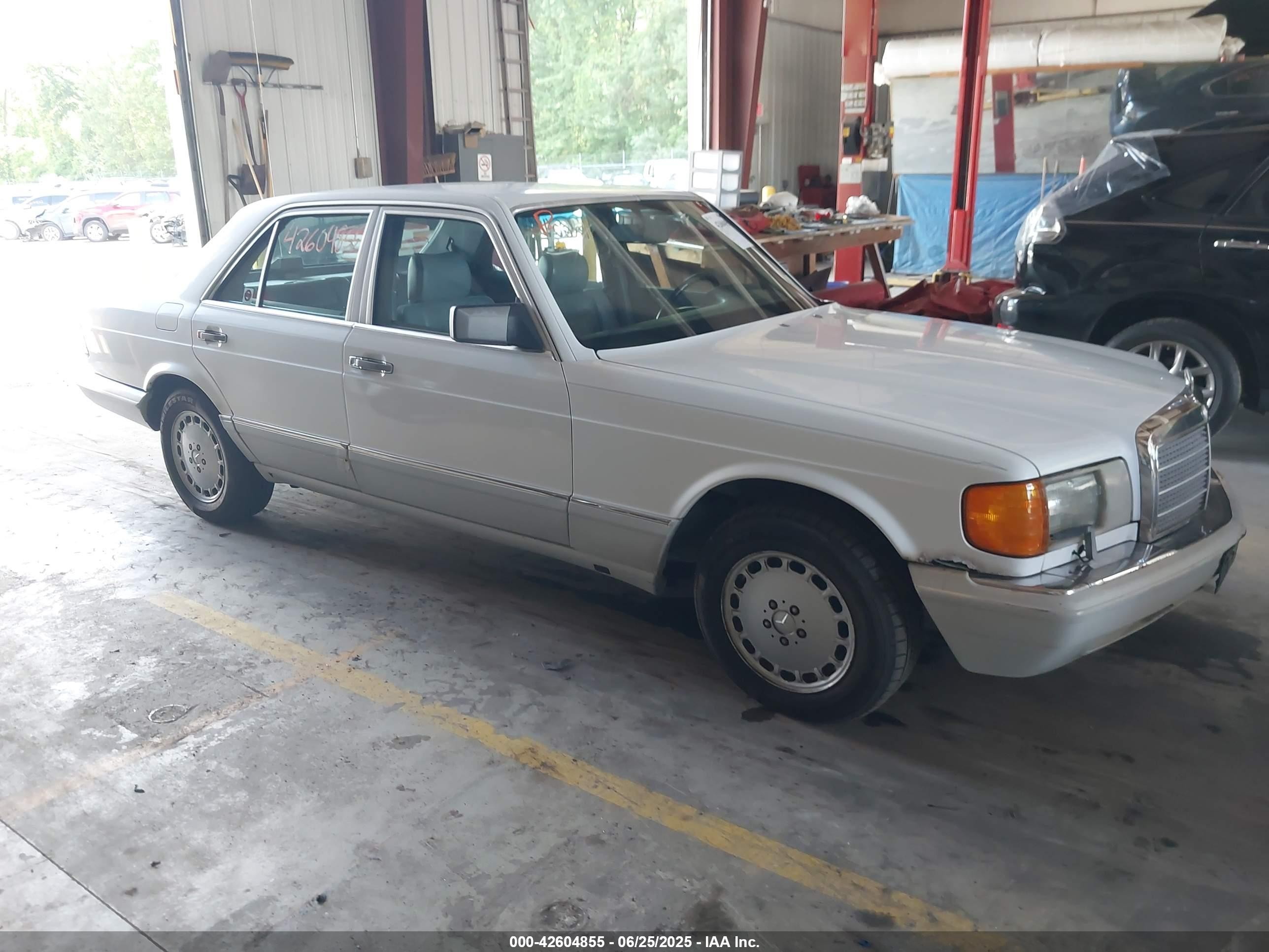 1991 Mercedes-Benz 350, VIN WDBCB34D9MA601959 — Normal wear