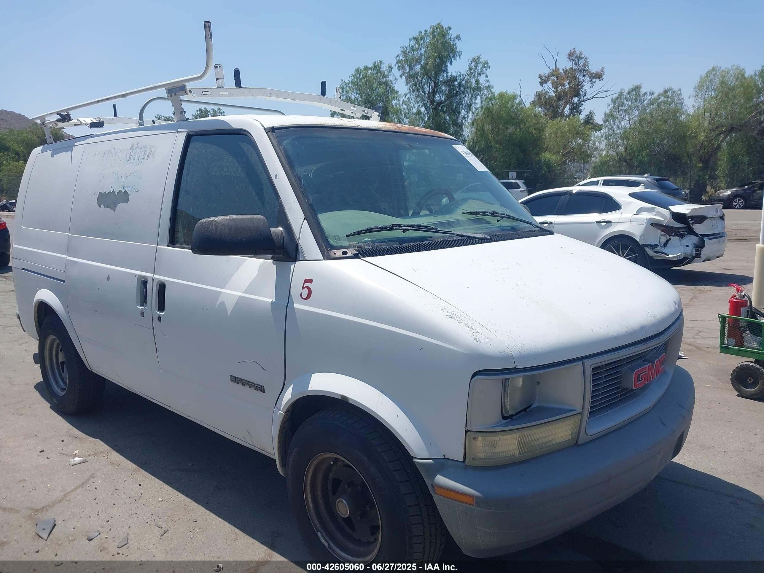 1996 GMC Safari Cargo, VIN 1GTDM19W1TB530926 — Normal wear