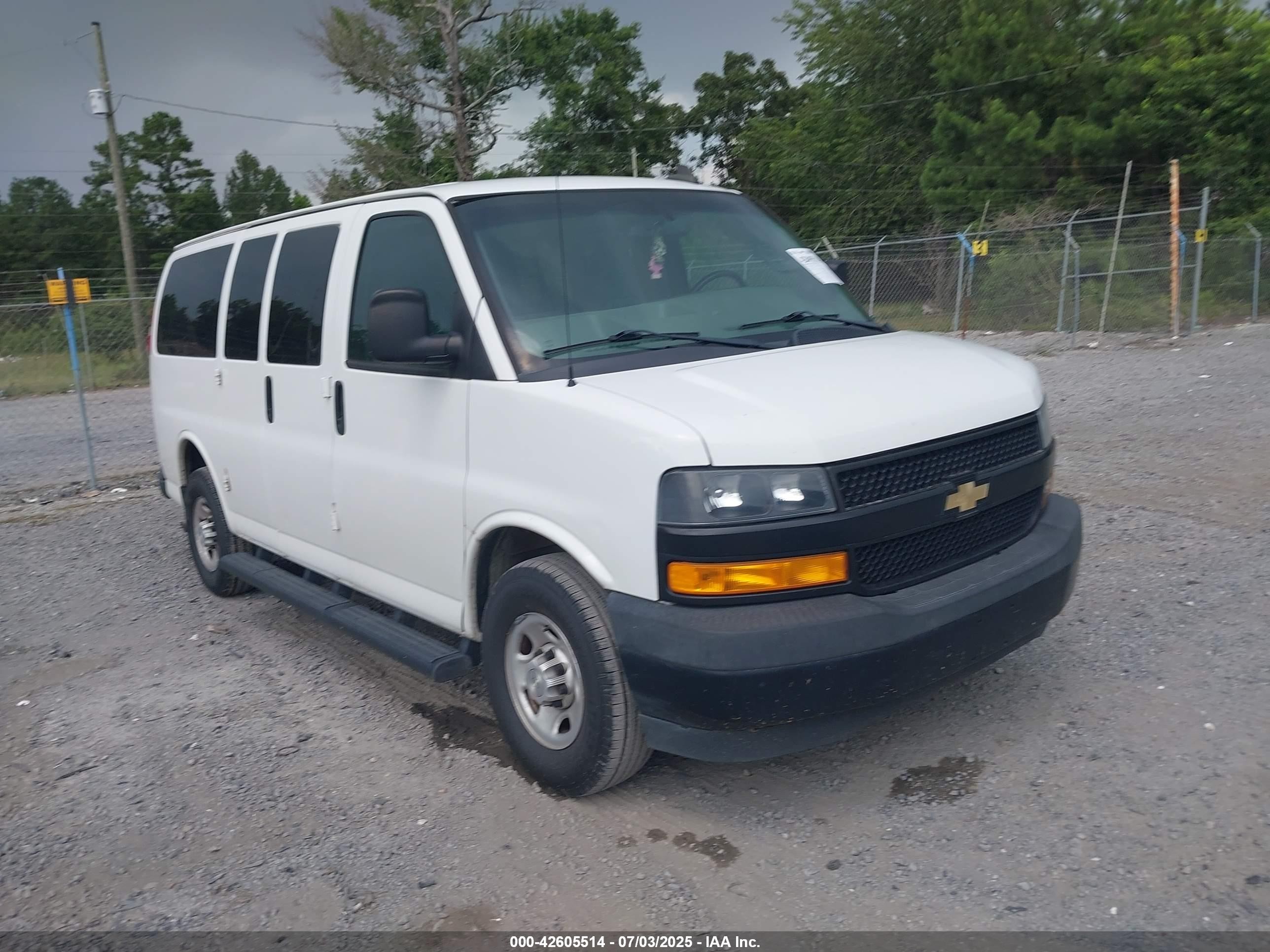2019 Chevrolet Express 3500, VIN 1GAZGLFG1K1314612 — Rear end