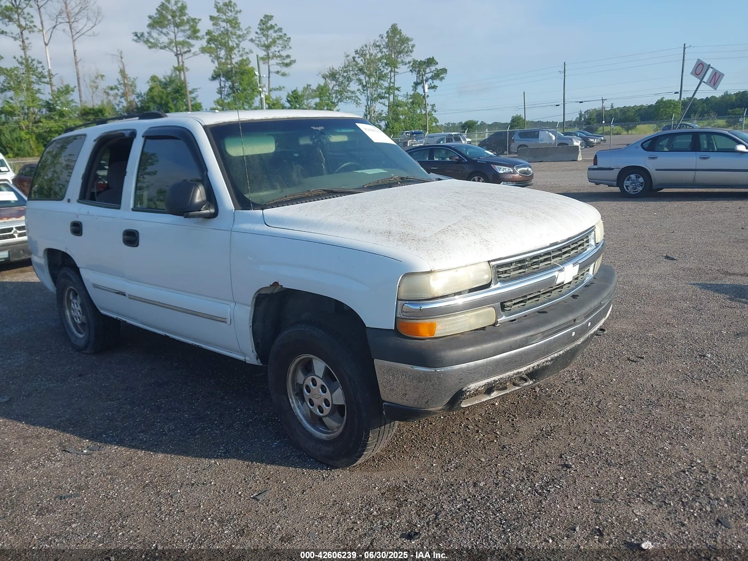 2001 Chevrolet Tahoe LT, VIN 1GNEK13T41J124223 — Side