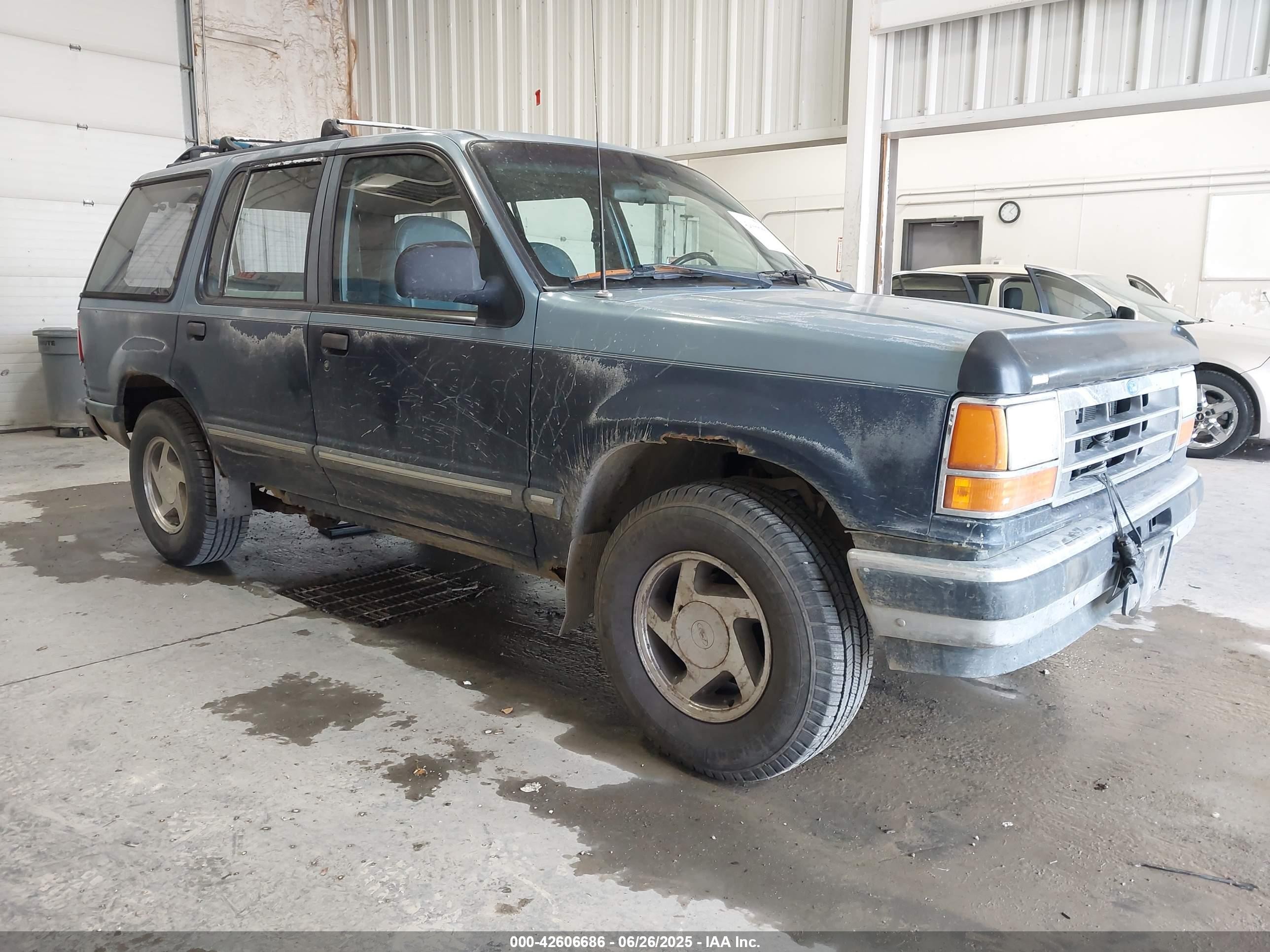 1991 Ford Explorer XL, VIN 1FMDU32X8MUD10375 — Front end