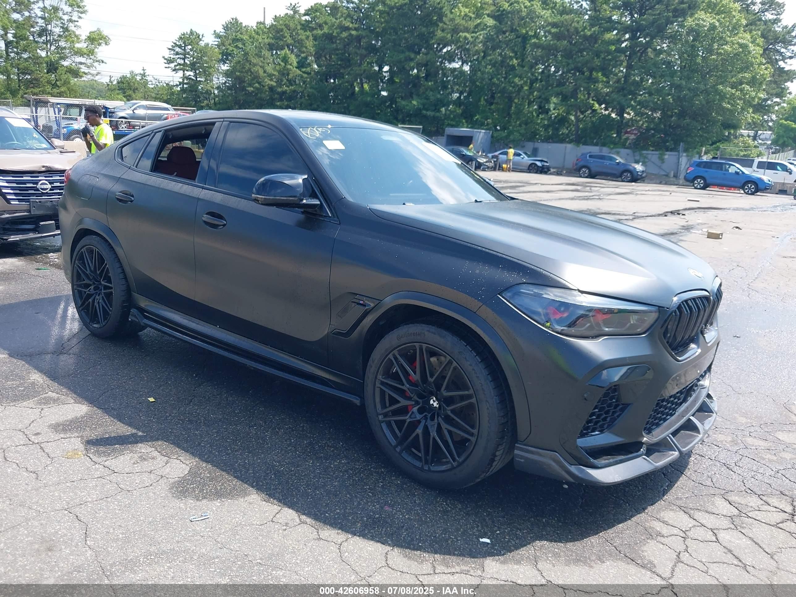 2022 BMW X6 M, VIN 5YMCY0C08N9J95826 — Side