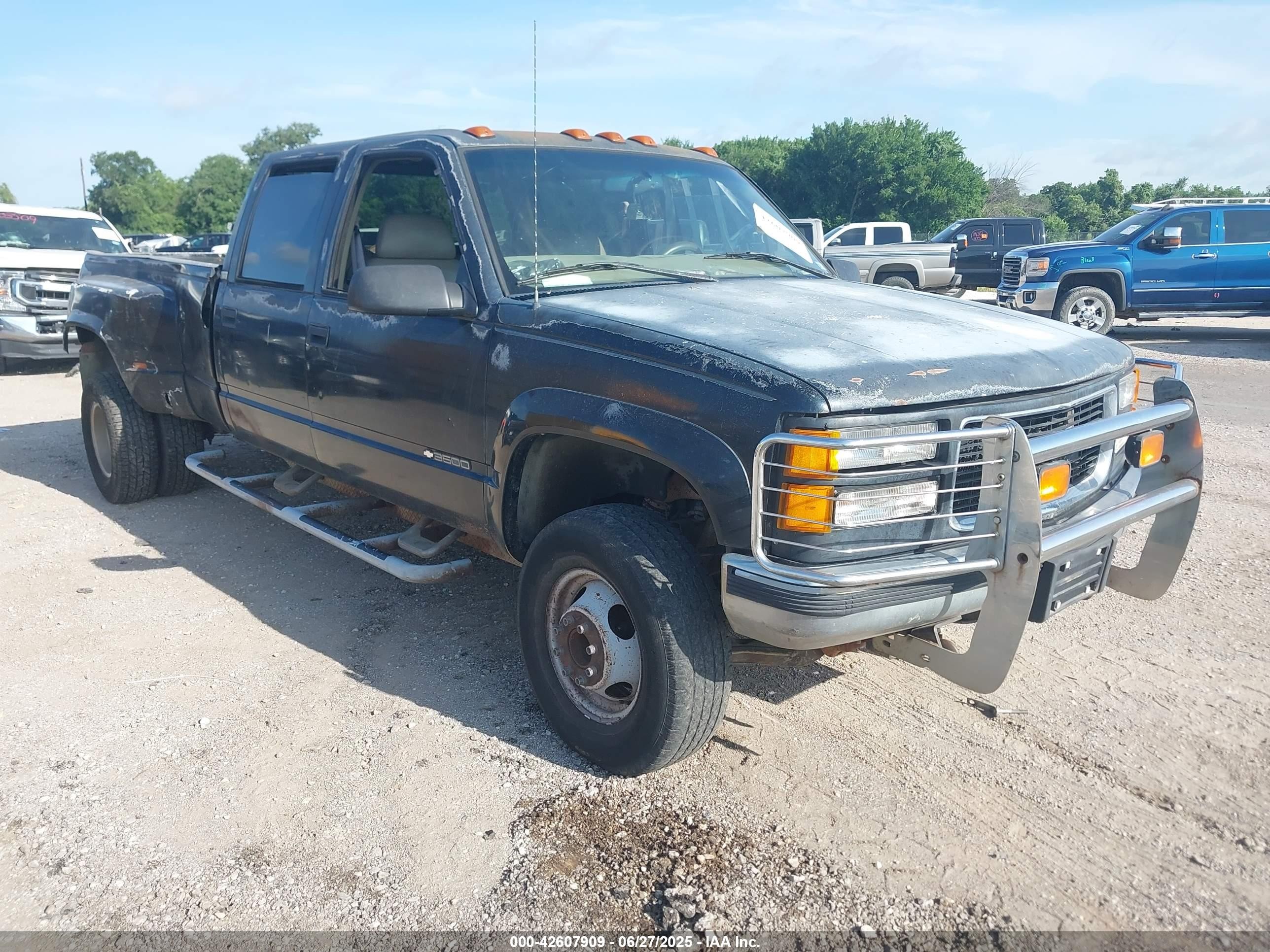 1997 Chevrolet Silverado 3500, VIN 1GCHK33J5VF008859 — По всему кузову
