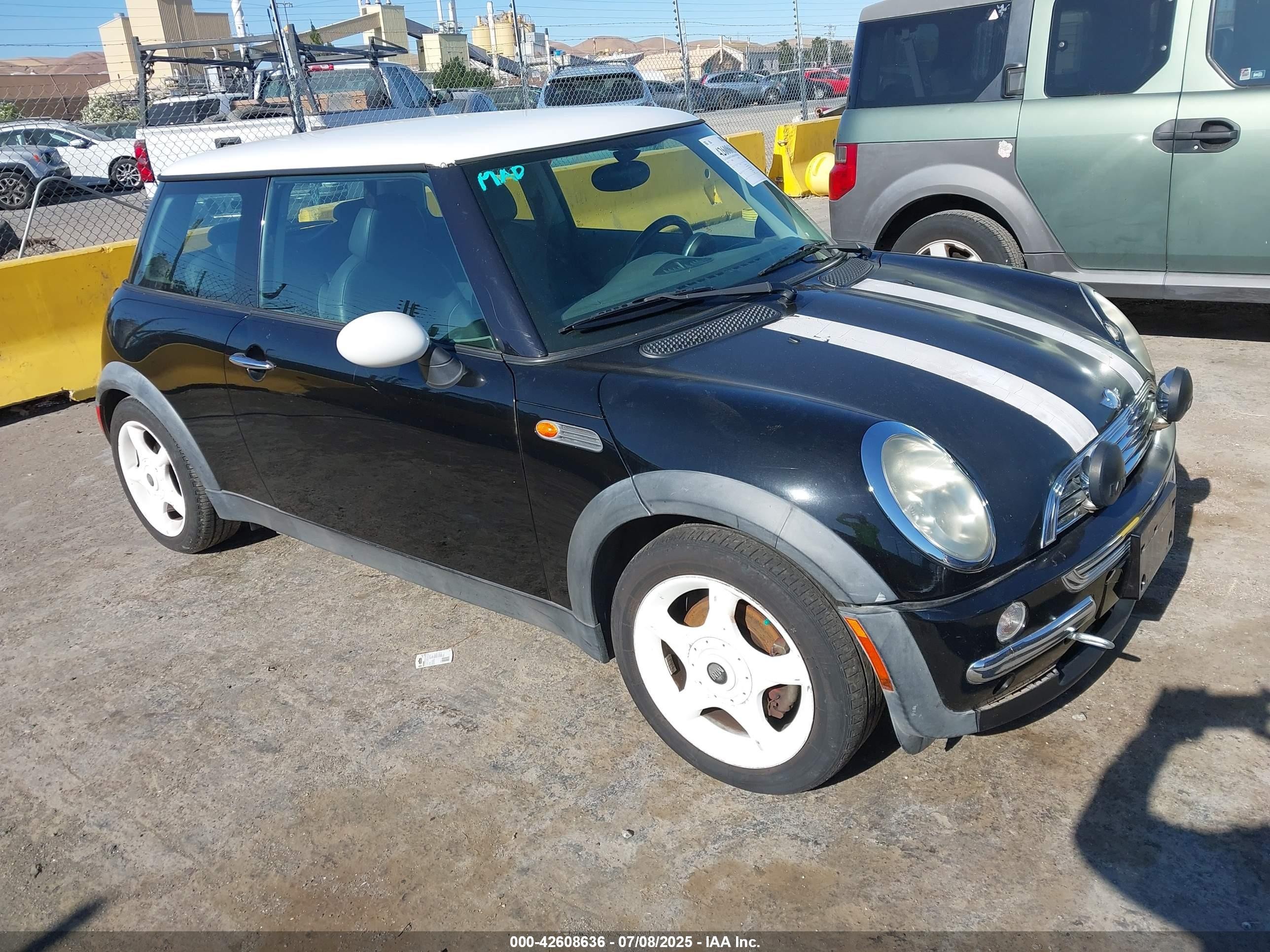 2002 MINI Hardtop, VIN WMWRC33402TC32985 — Normal wear