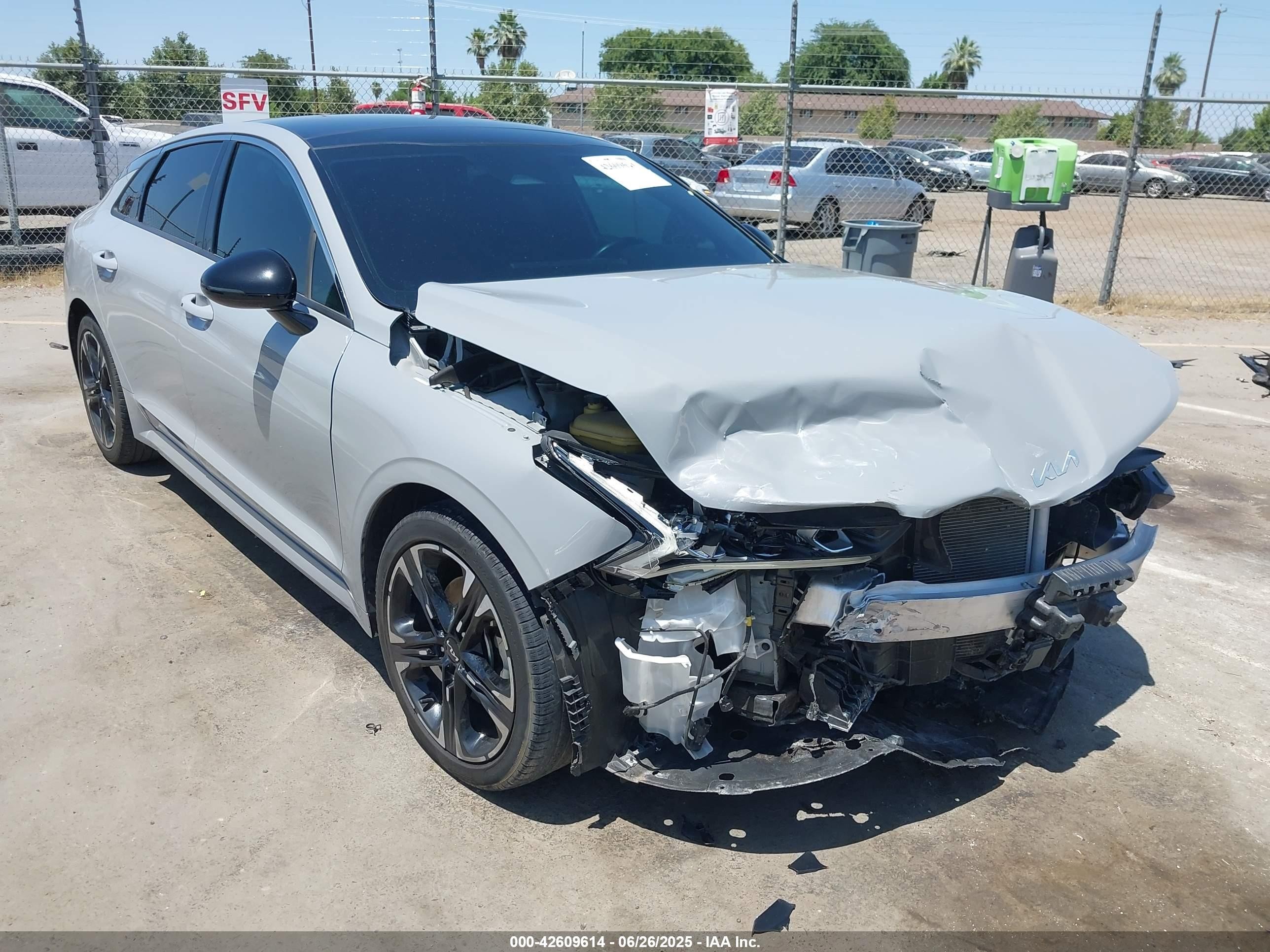 2022 Kia K5 GT-Line, VIN 5XXG64J29NG161800 — Front end