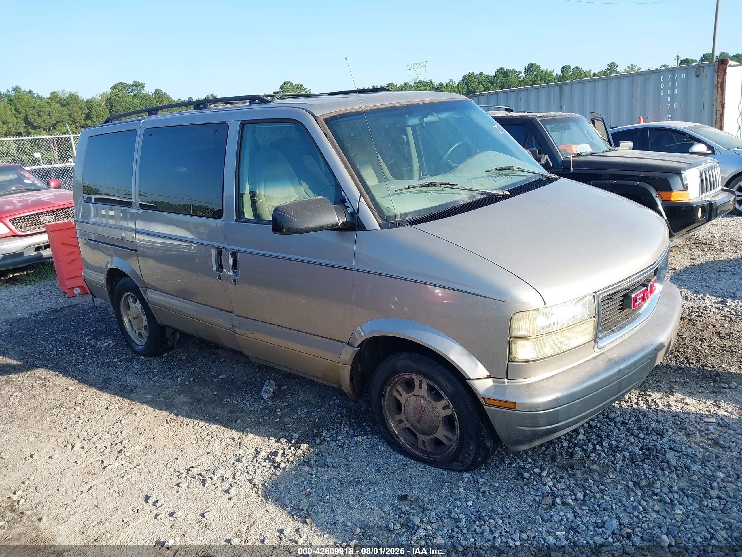 2003 GMC Safari, VIN 1GKDM19XX3B507903 — Rear end