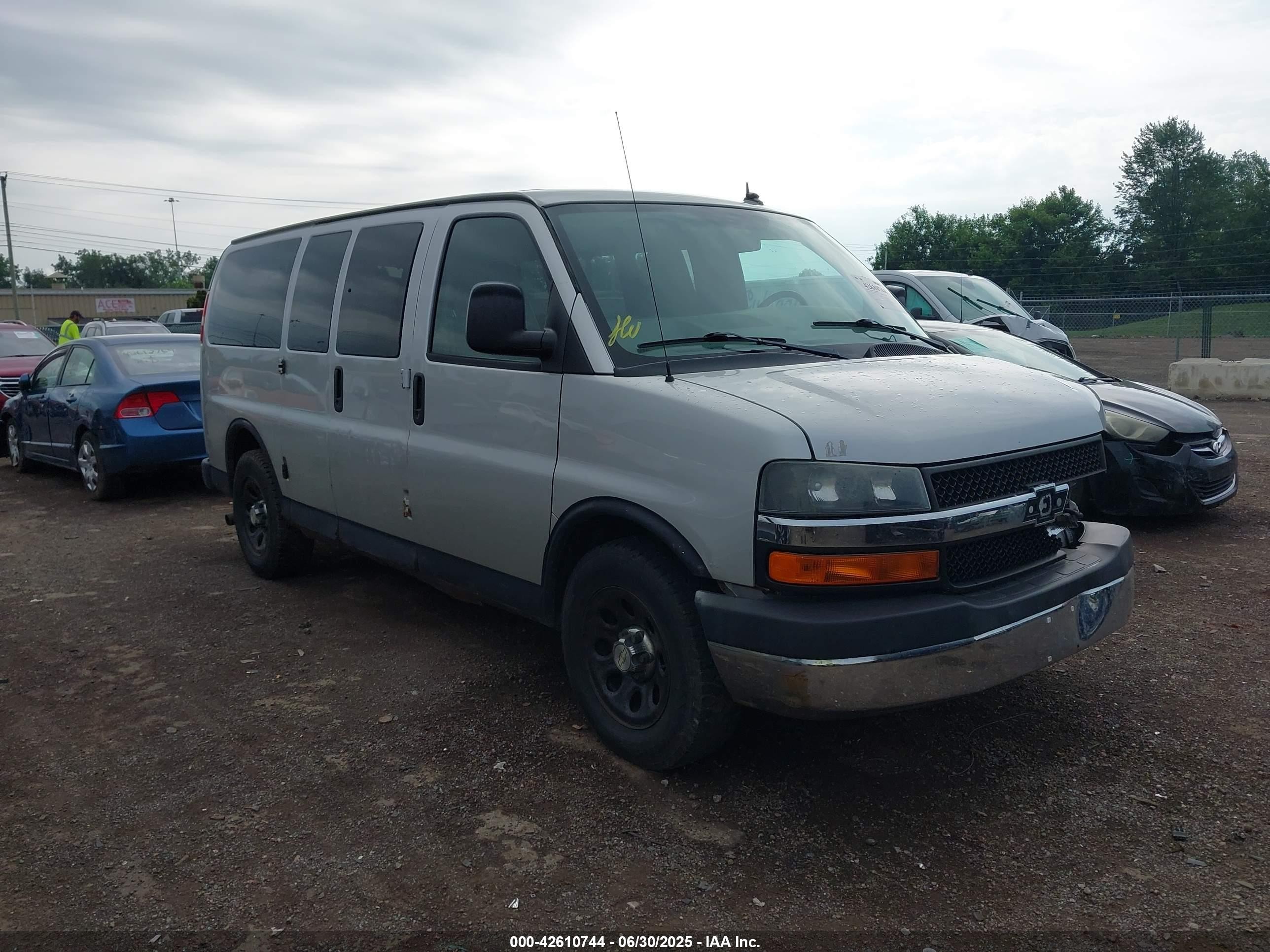 2011 Chevrolet Express 1500, VIN 1GNSHCF41B1109844 — Front end