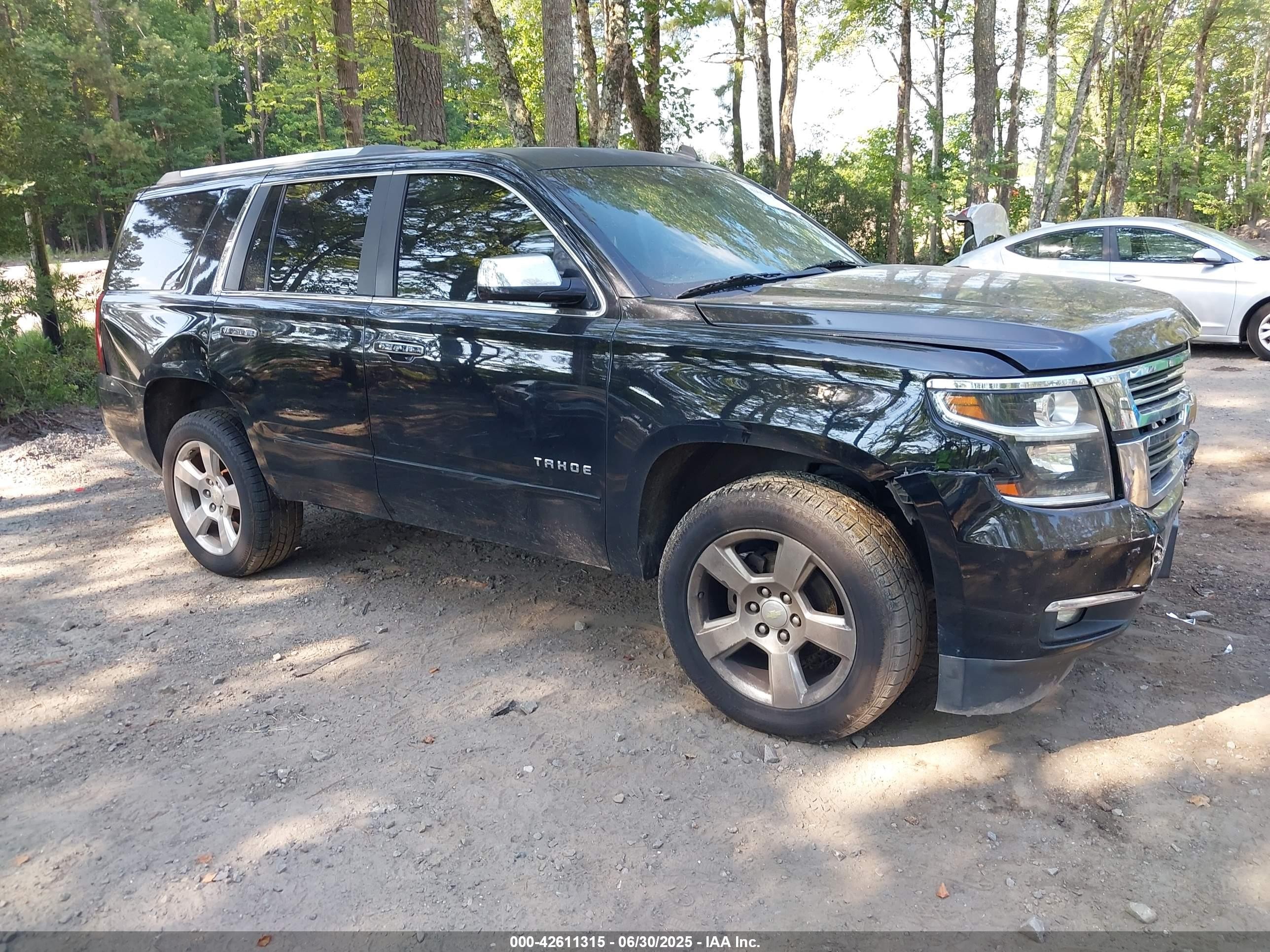 2015 Chevrolet Tahoe LTZ, VIN 1GNSKCKC3FR204671 — Front end