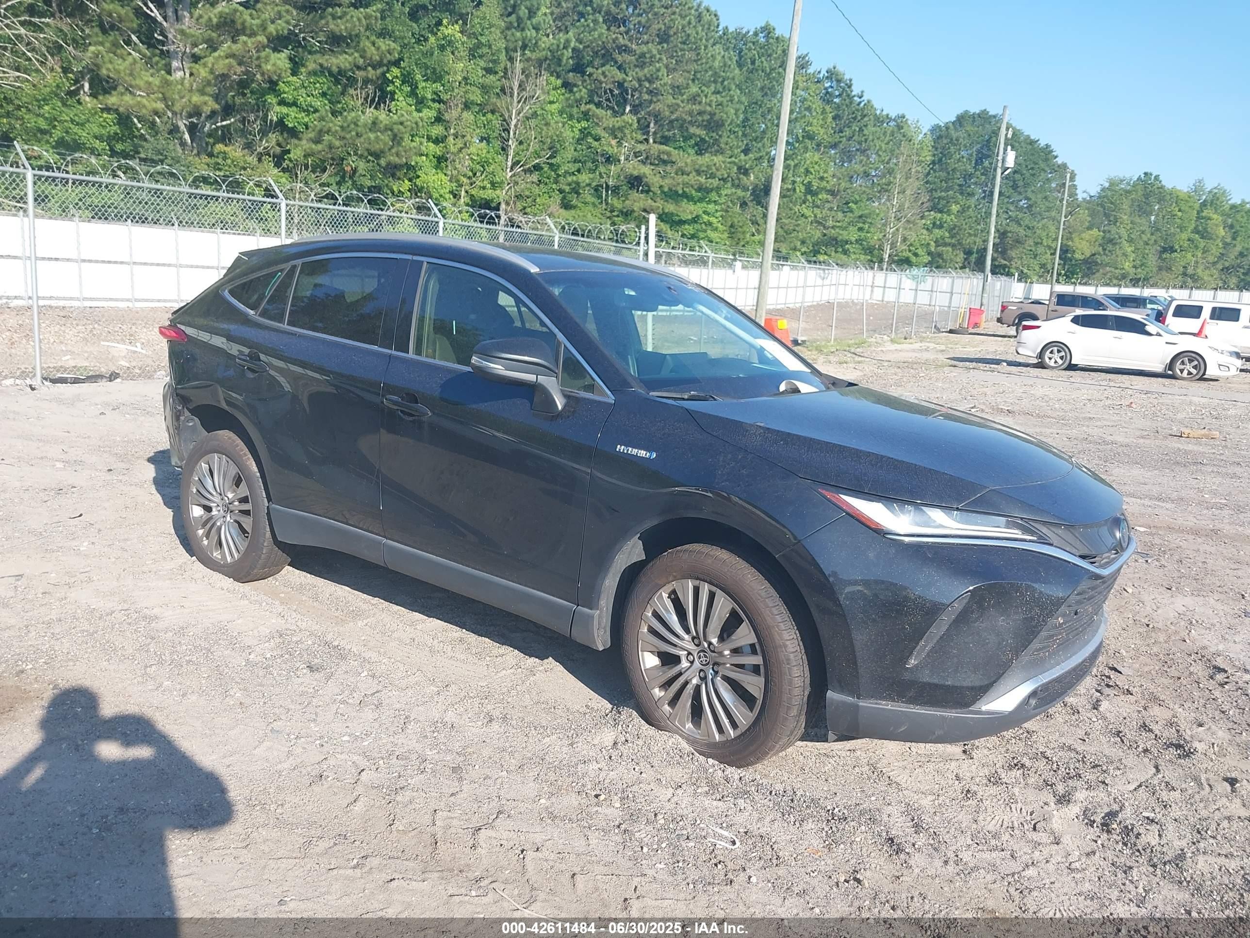 2021 Toyota Venza LE, VIN JTEAAAAHXMJ044935 — Auction photo 1 of 5