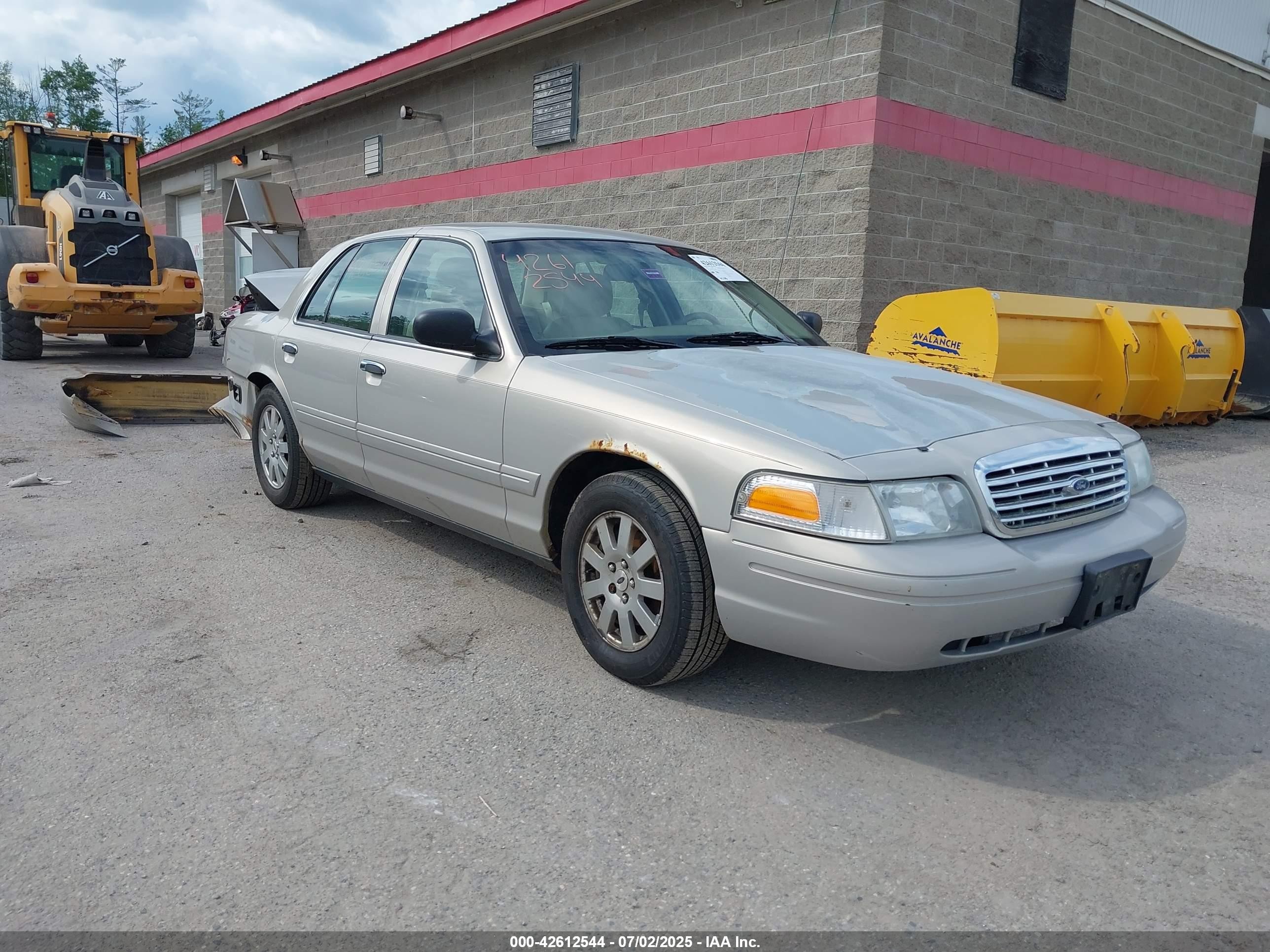 2006 Ford Crown Victoria LX, VIN 2FAHP74W16X166890 — Rear end