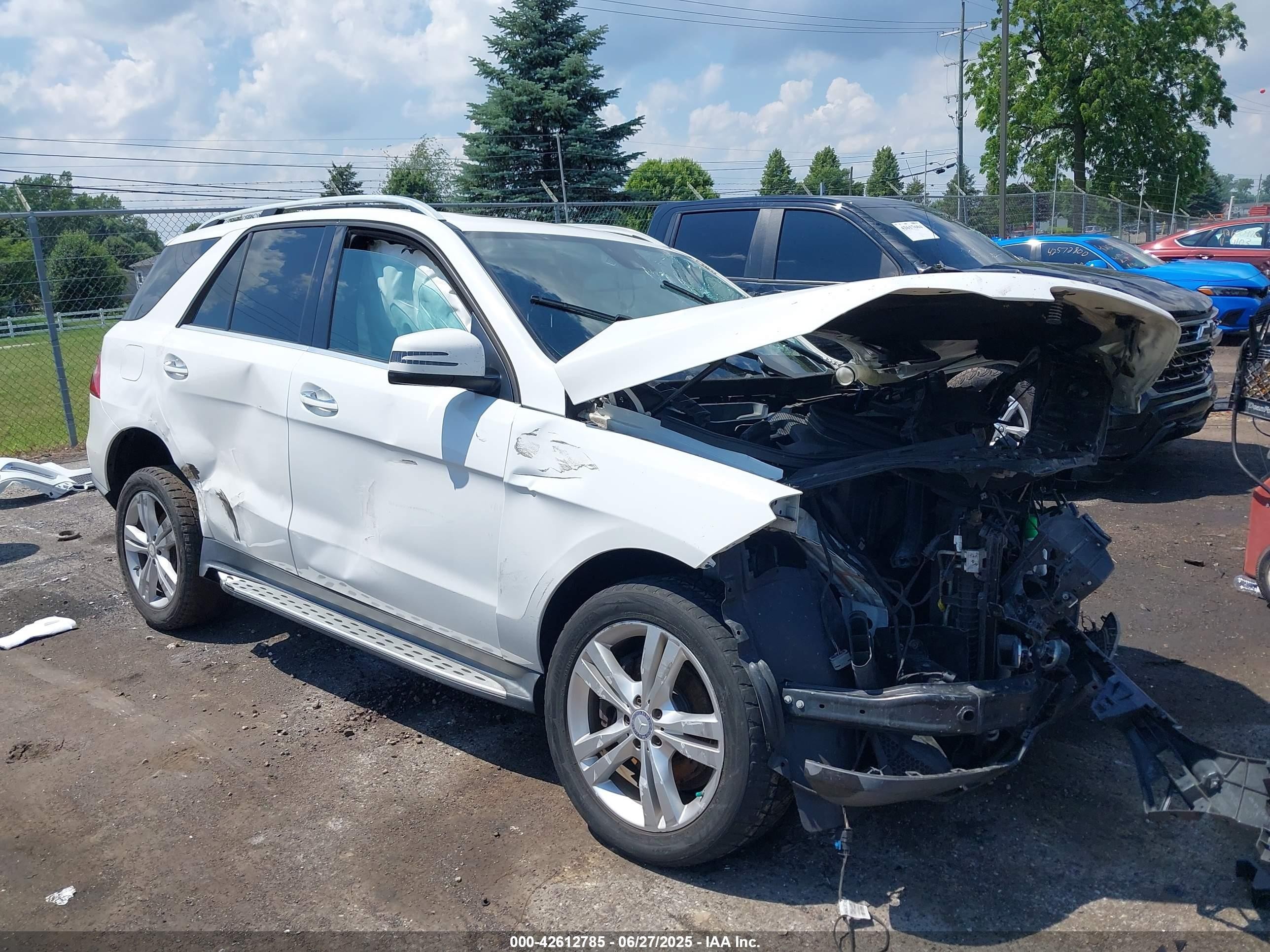 2015 Mercedes-Benz M 350, VIN 4JGDA5JB6FA483228 — Front end