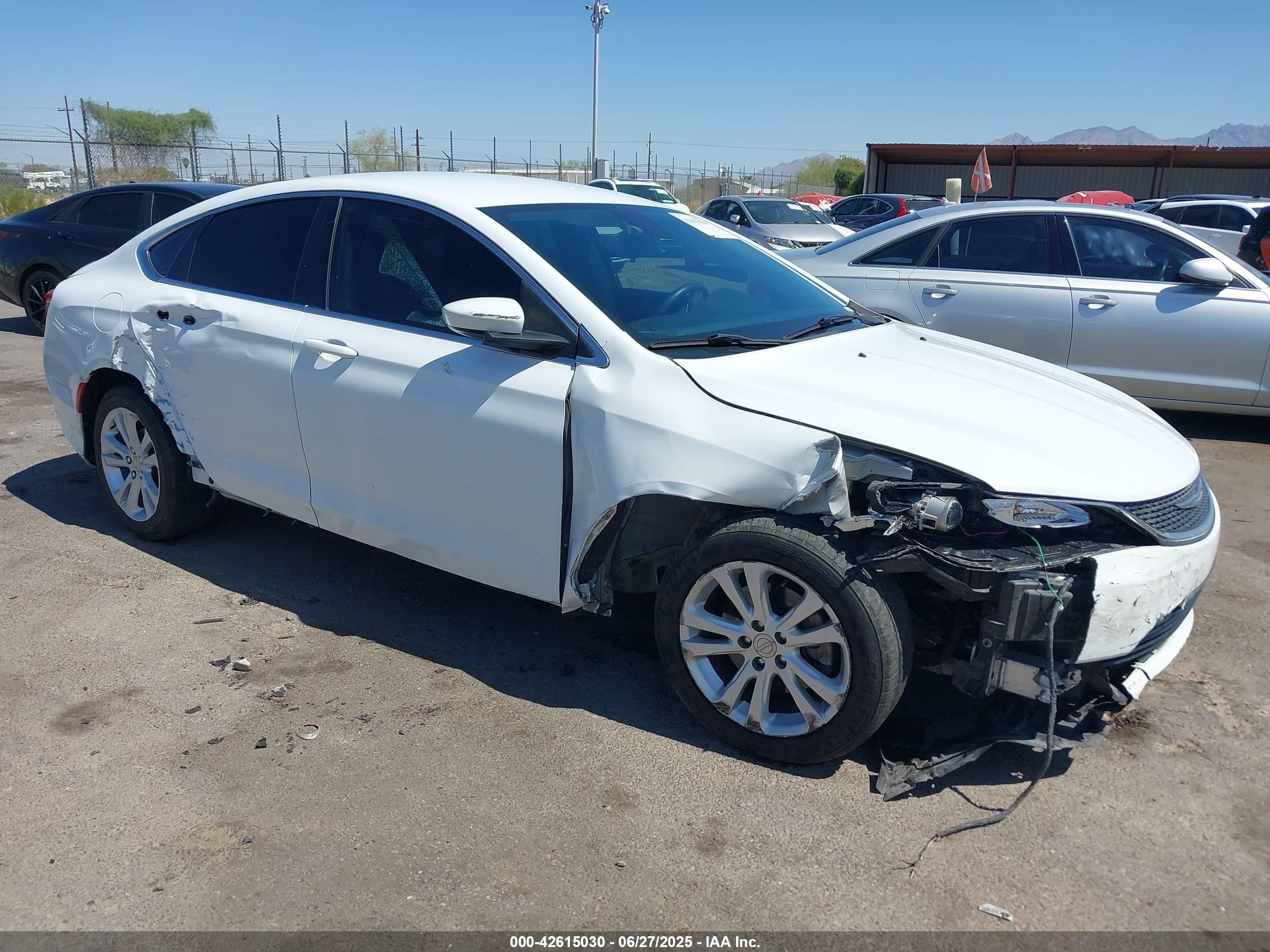 2015 Chrysler 200 Limited, VIN 1C3CCCAB3FN602588 — Front end