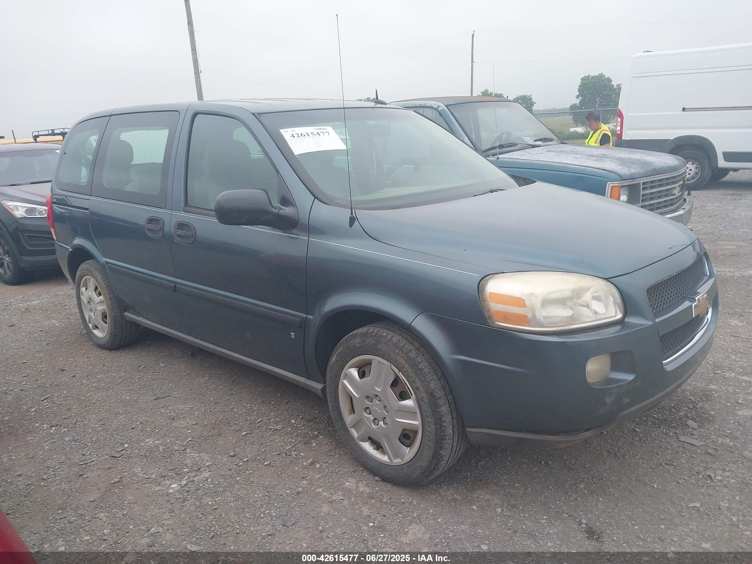 2007 Chevrolet Uplander LS, VIN 1GNDU23187D156853 — Side