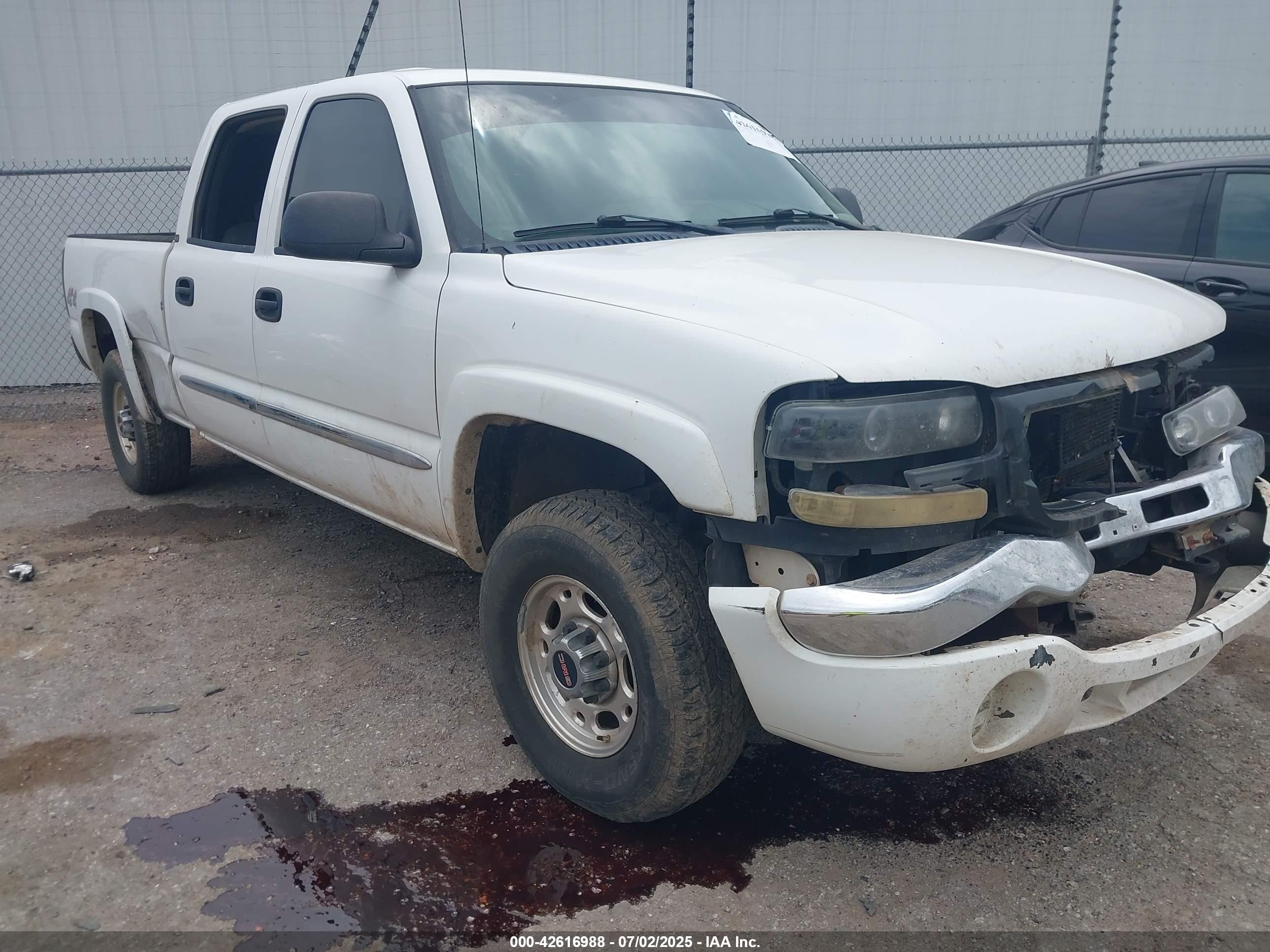 2003 GMC Sierra 1500HD SLE, VIN 1GTGK13U93F252098 — Side