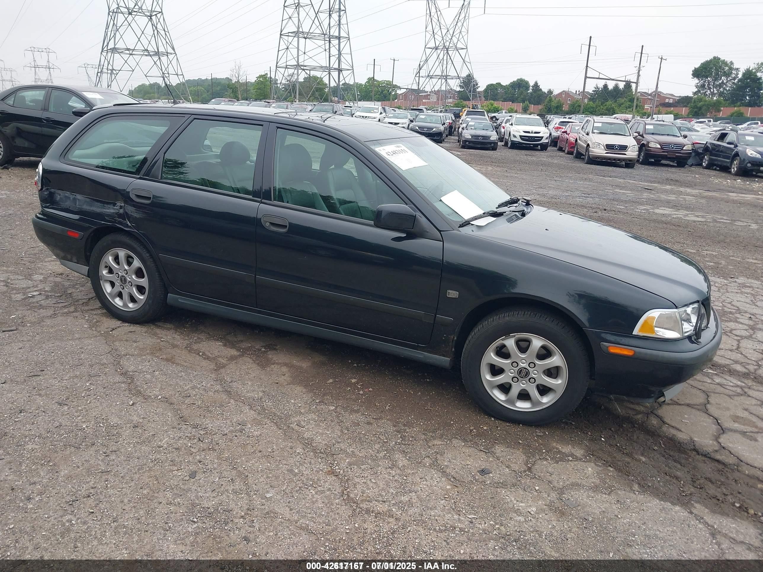 2000 Volvo V40, VIN YV1VW2556YF443728 — Не указано