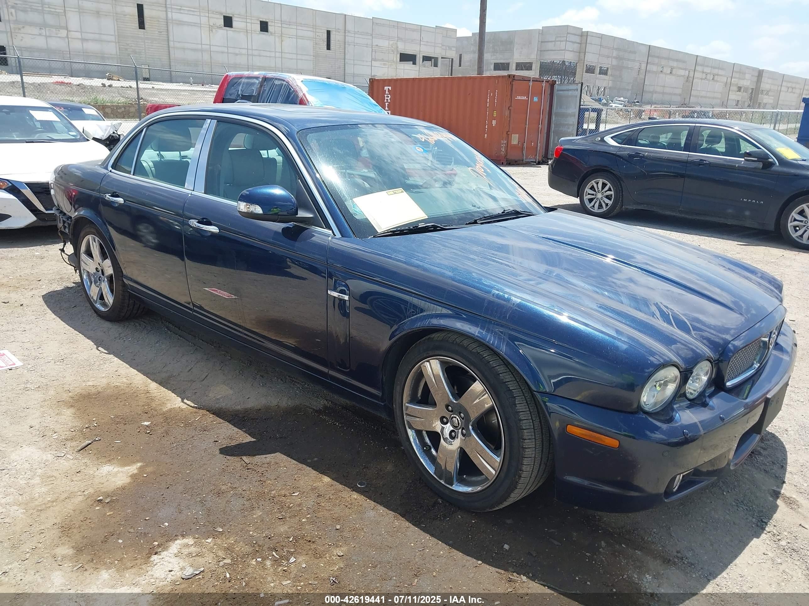 2009 Jaguar XJ Series XJ8, VIN SAJWA71B49SH31116 — Rear end