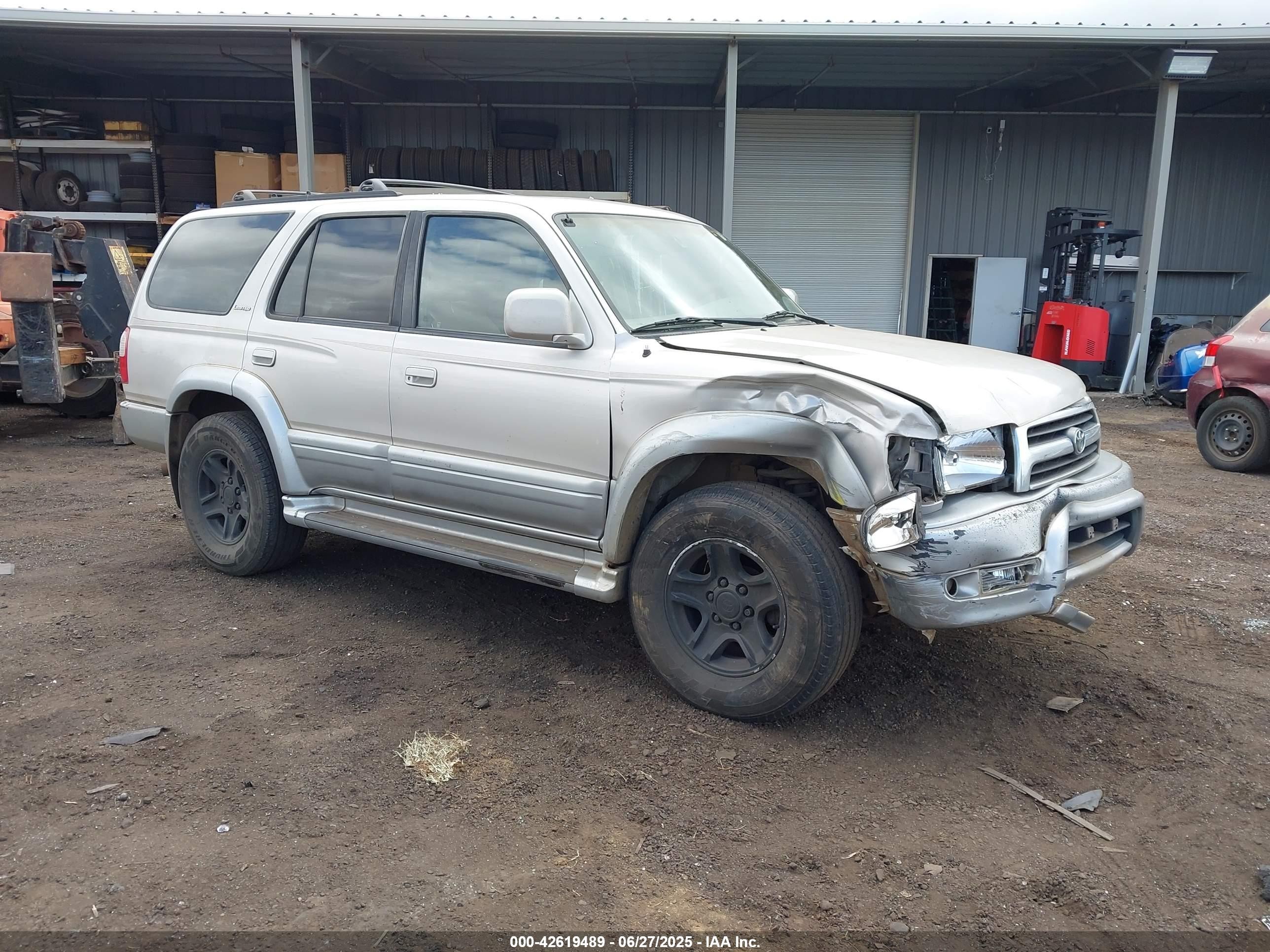1999 Toyota 4Runner Limited, VIN JT3GN87R1X0102702 — Front end