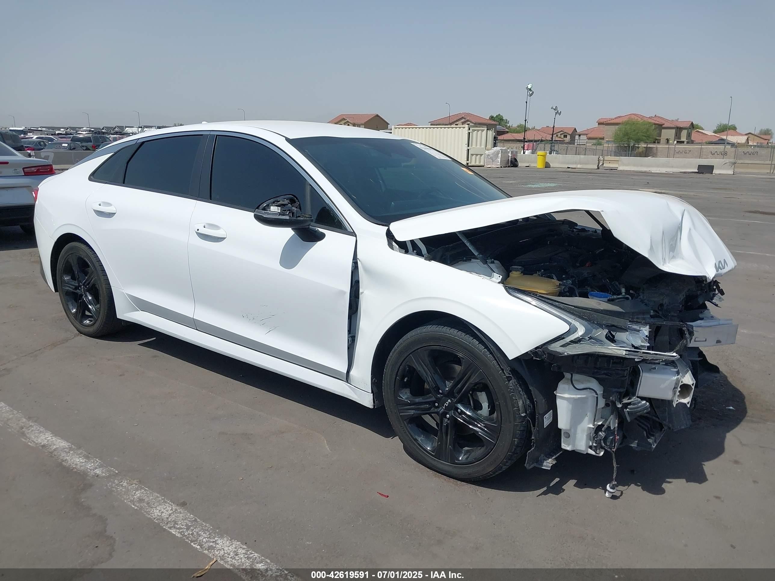 2022 Kia K5 GT-Line, VIN 5XXG64J28NG096843 — Front end