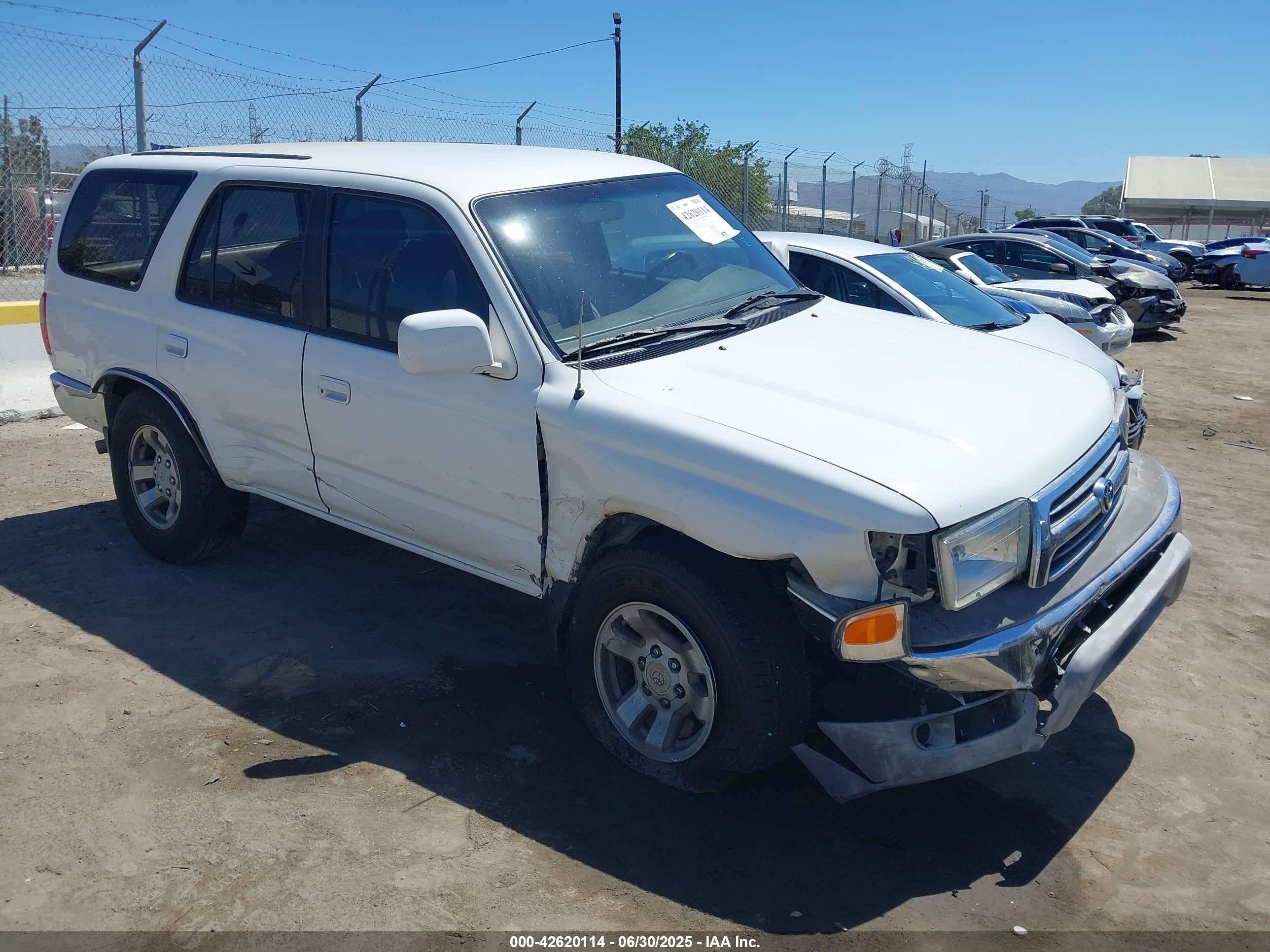 1999 Toyota 4Runner SR5, VIN JT3GN86R1X0100062 — Side