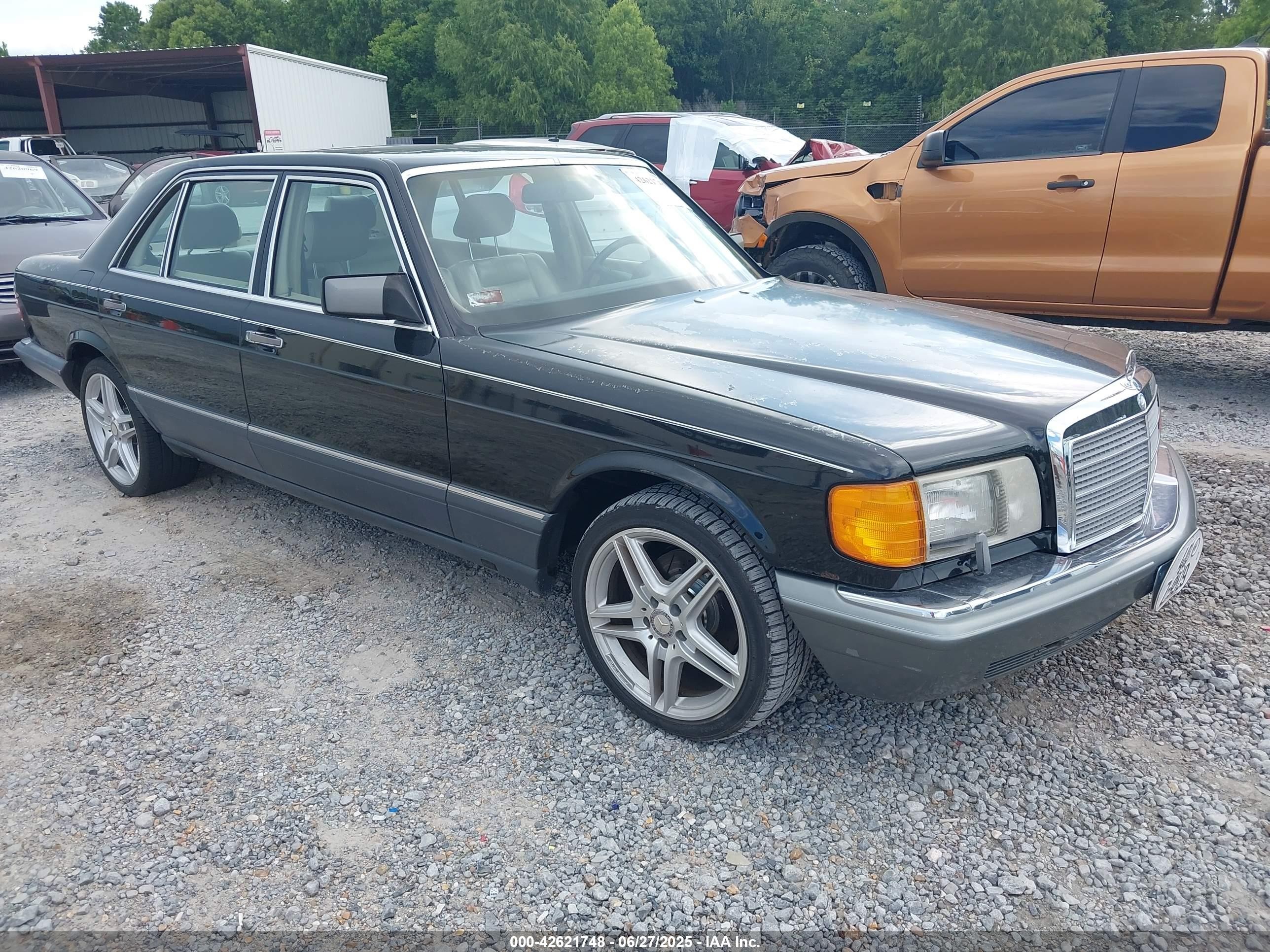 1991 Mercedes-Benz 420 SEL, VIN WDBCA35EXMA567752 — Normal wear