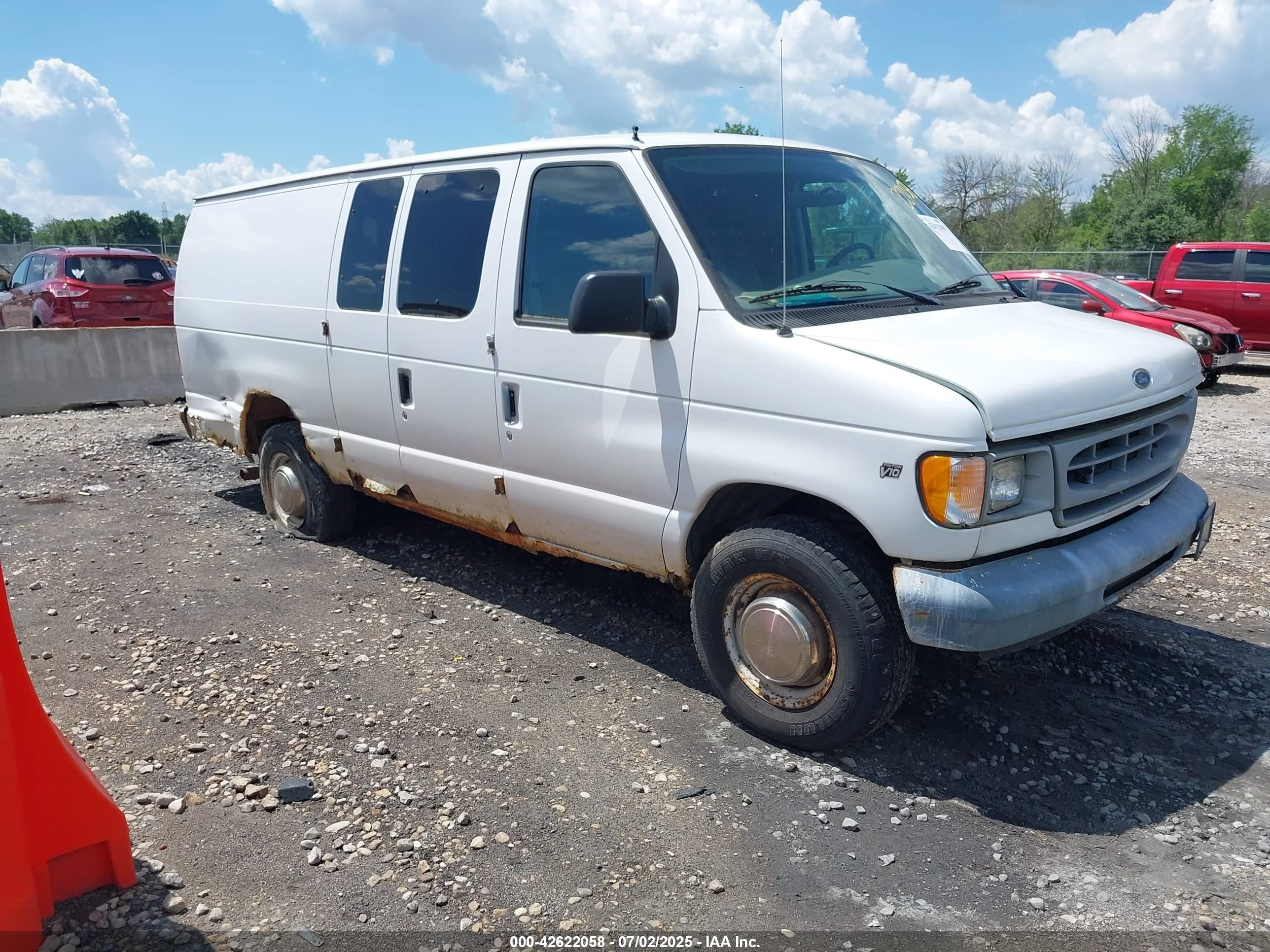 2000 Ford E-350, VIN 1FTSS34S9YHA60159 — Rear end