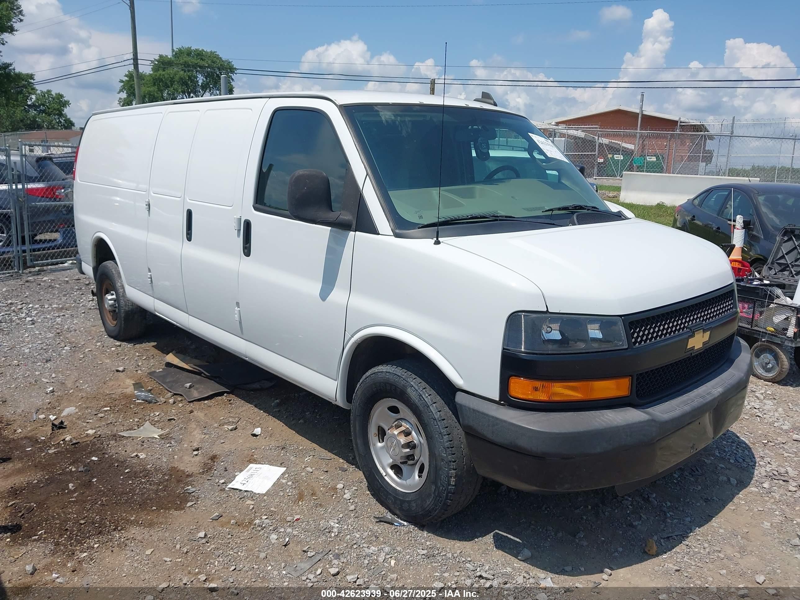 2019 Chevrolet Express 3500, VIN 1GCZGHFP5K1271011 — Rear end