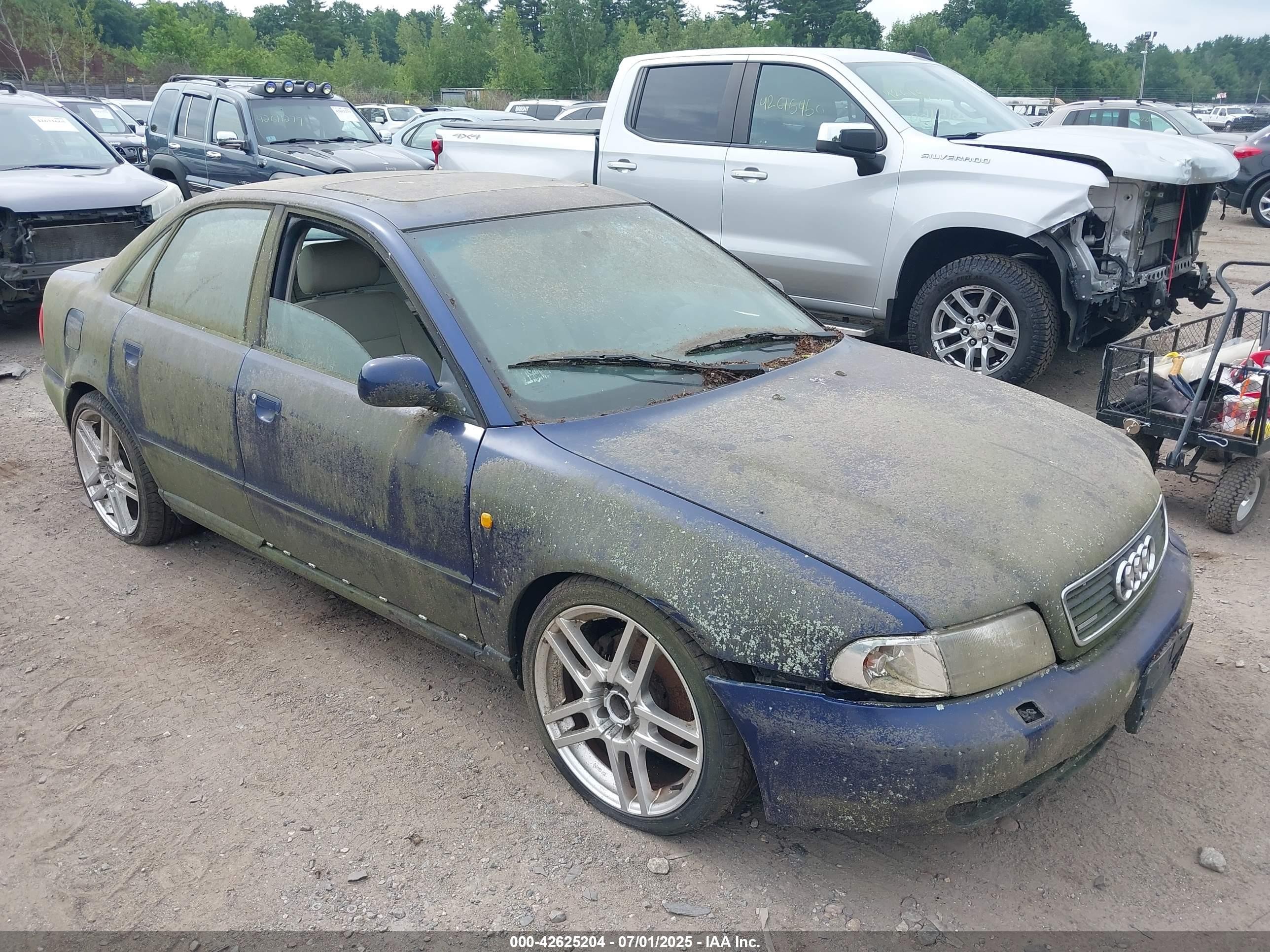 1998 Audi A4, VIN WAUCB28D6WA087591 — Вандализм