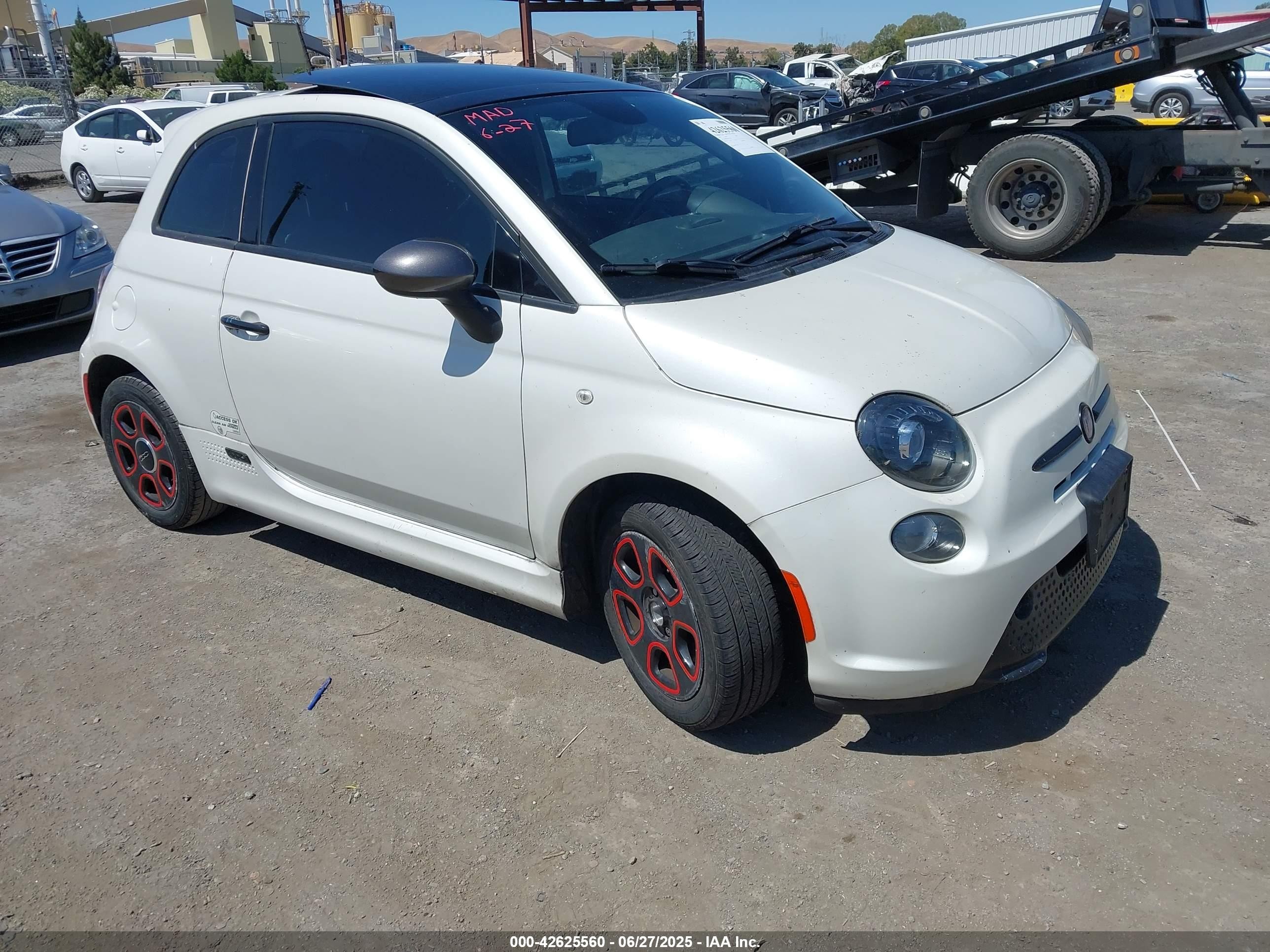 2015 FIAT 500e, VIN 3C3CFFGE9FT507138 — Normal wear