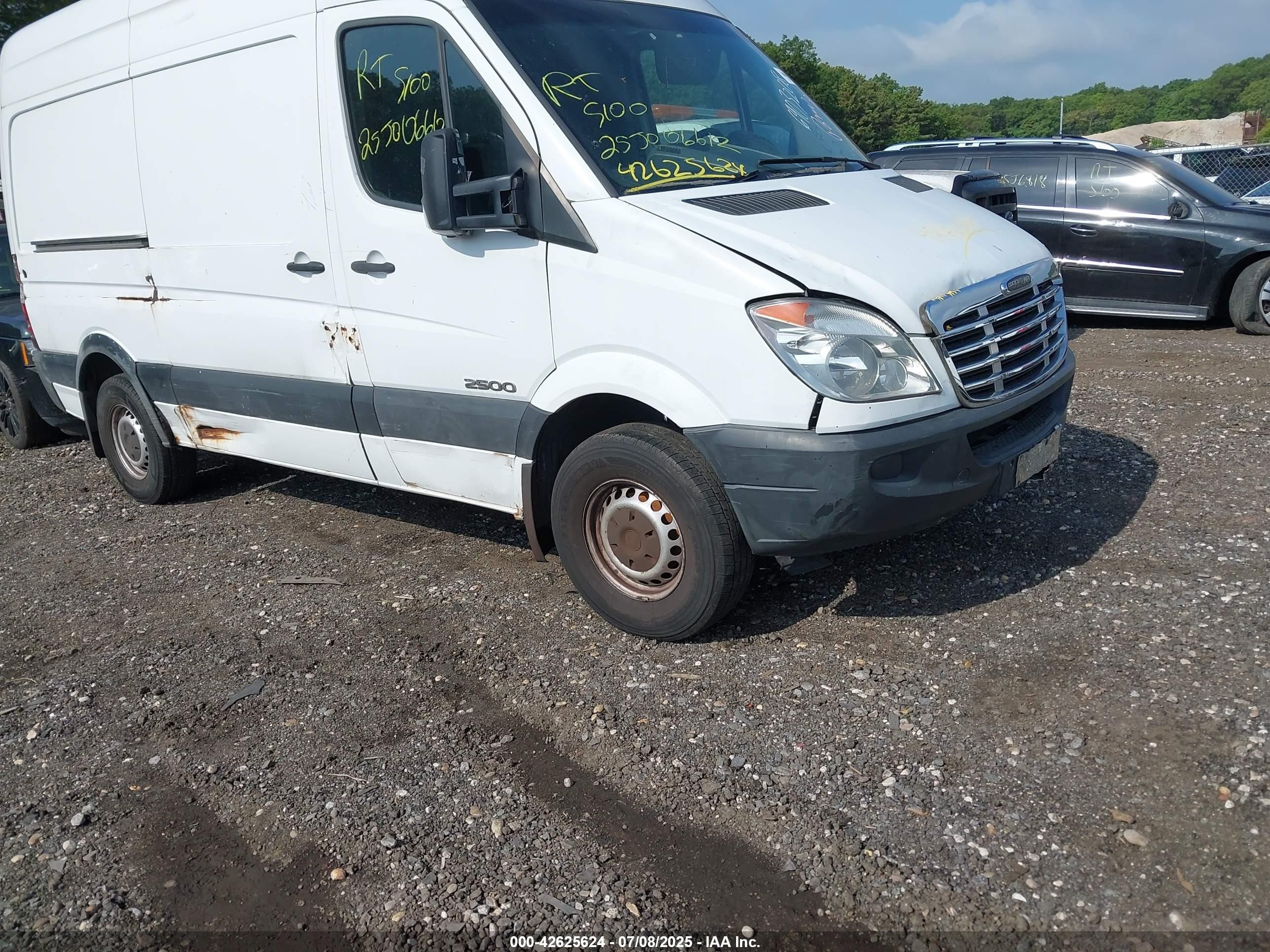 2007 Freightliner Sprinter, VIN WDYPE745375202797 — Бок