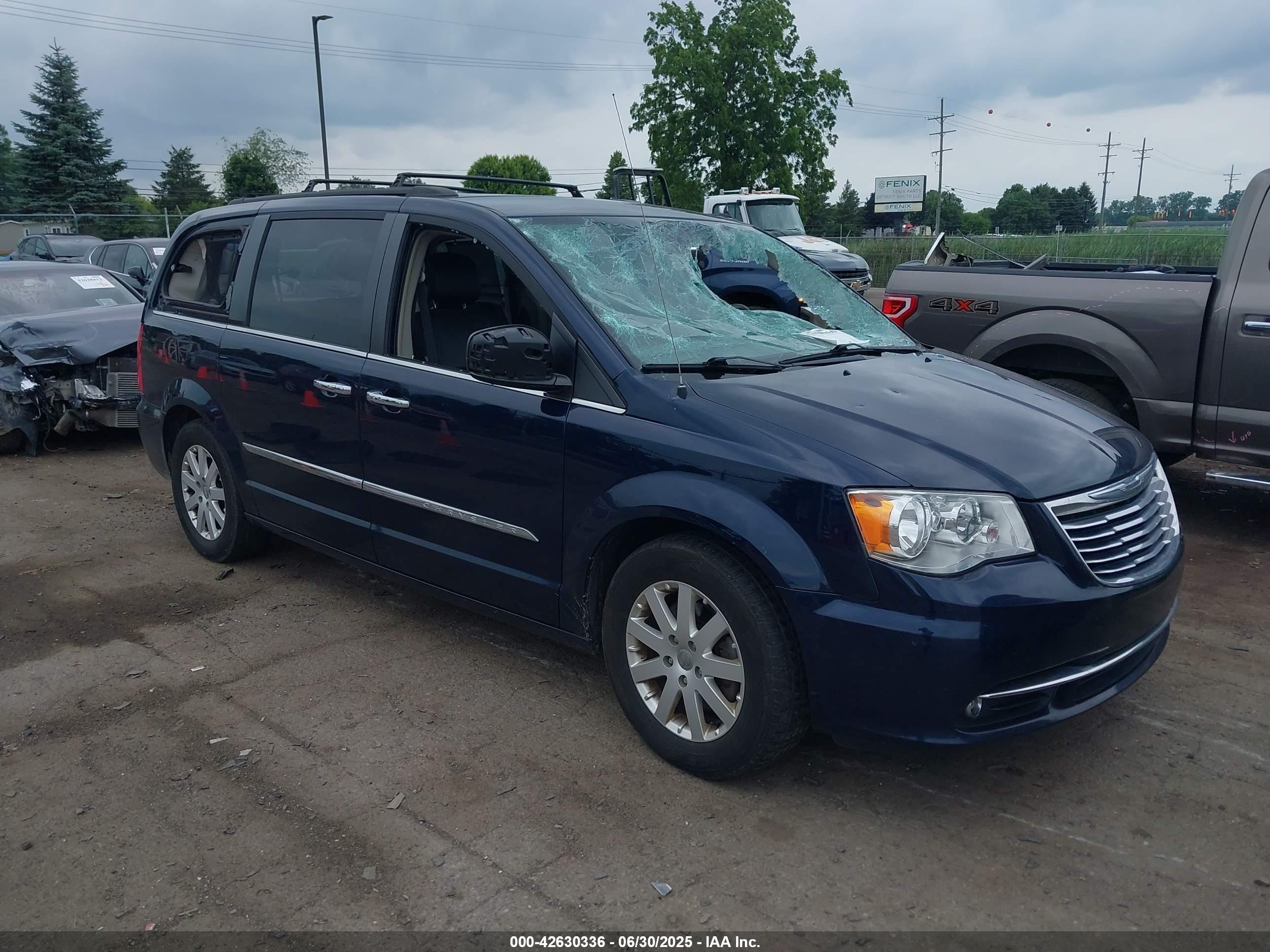 2016 Chrysler Town & Country Touring, VIN 2C4RC1BG8GR167477 — Vandalism