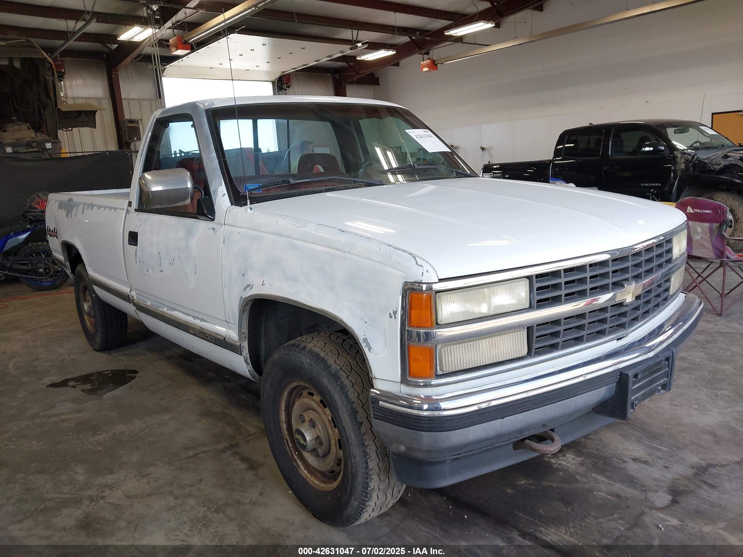 1992 Chevrolet Silverado 2500, VIN 1GCFK24K2NE165196 — Rear end