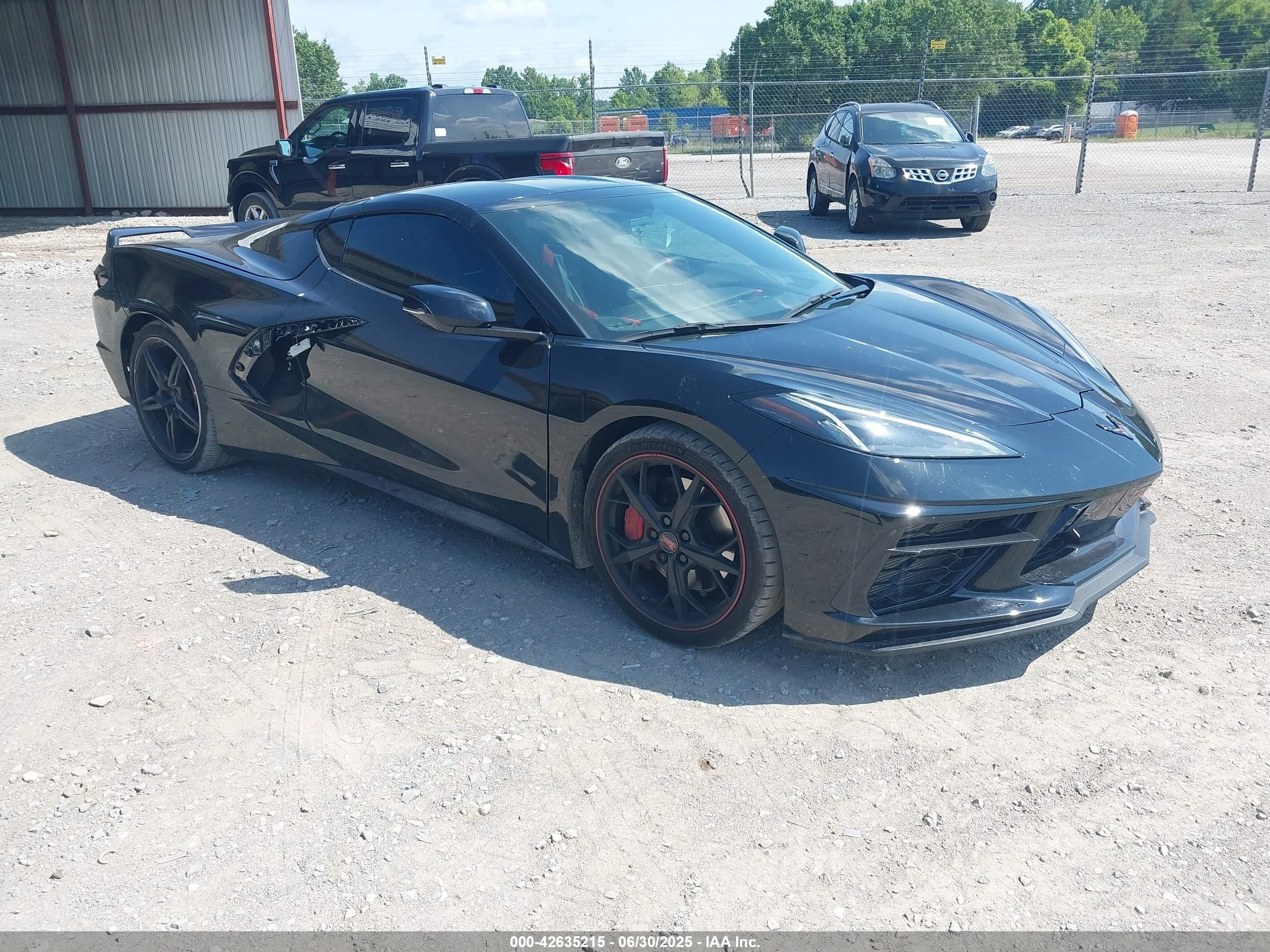 2021 Chevrolet Corvette 2LT, VIN 1G1YB2D41M5101894 — Side
