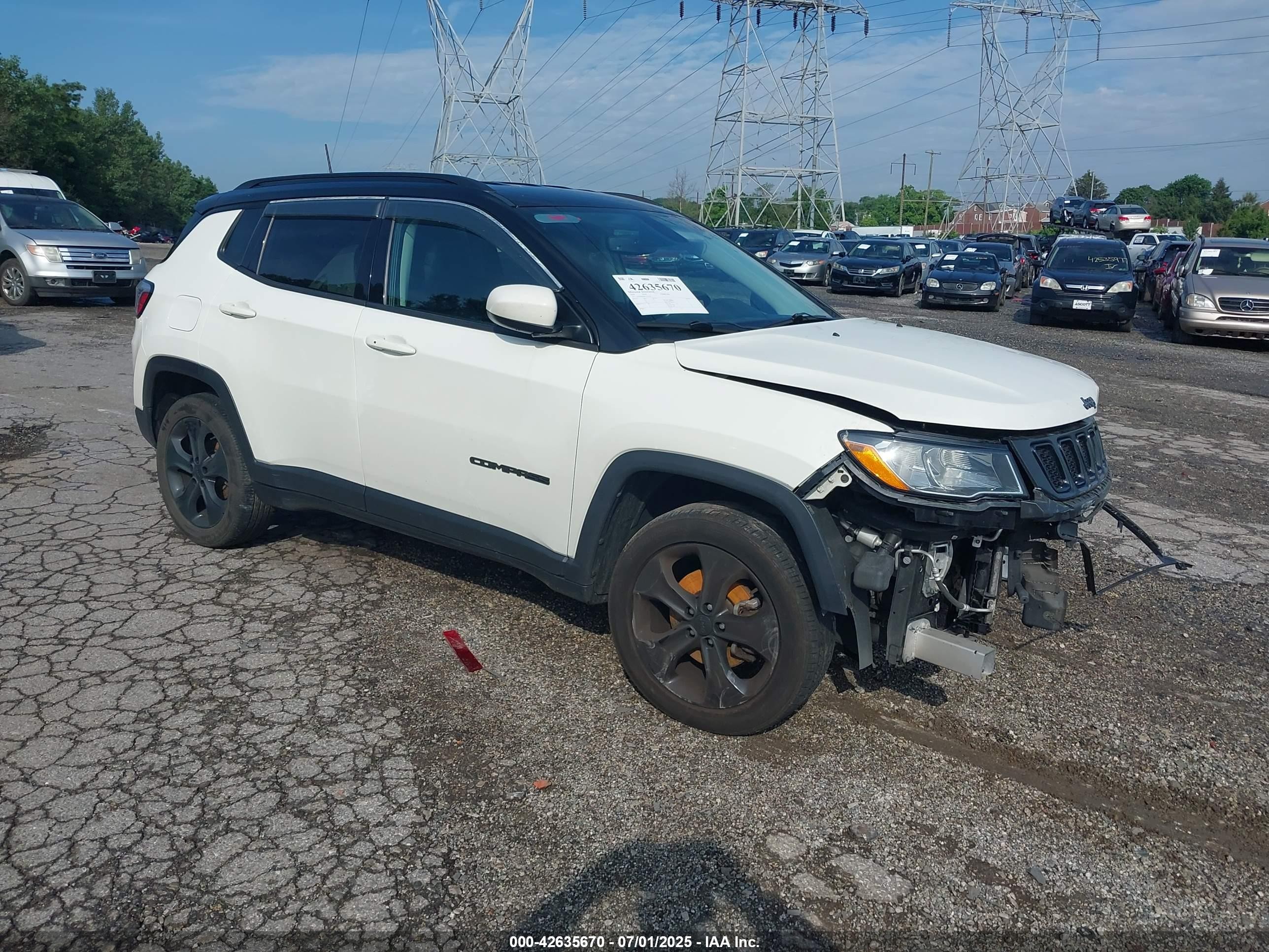 2019 Jeep Compass Latitude, VIN 3C4NJDBB2KT776516 — Перед