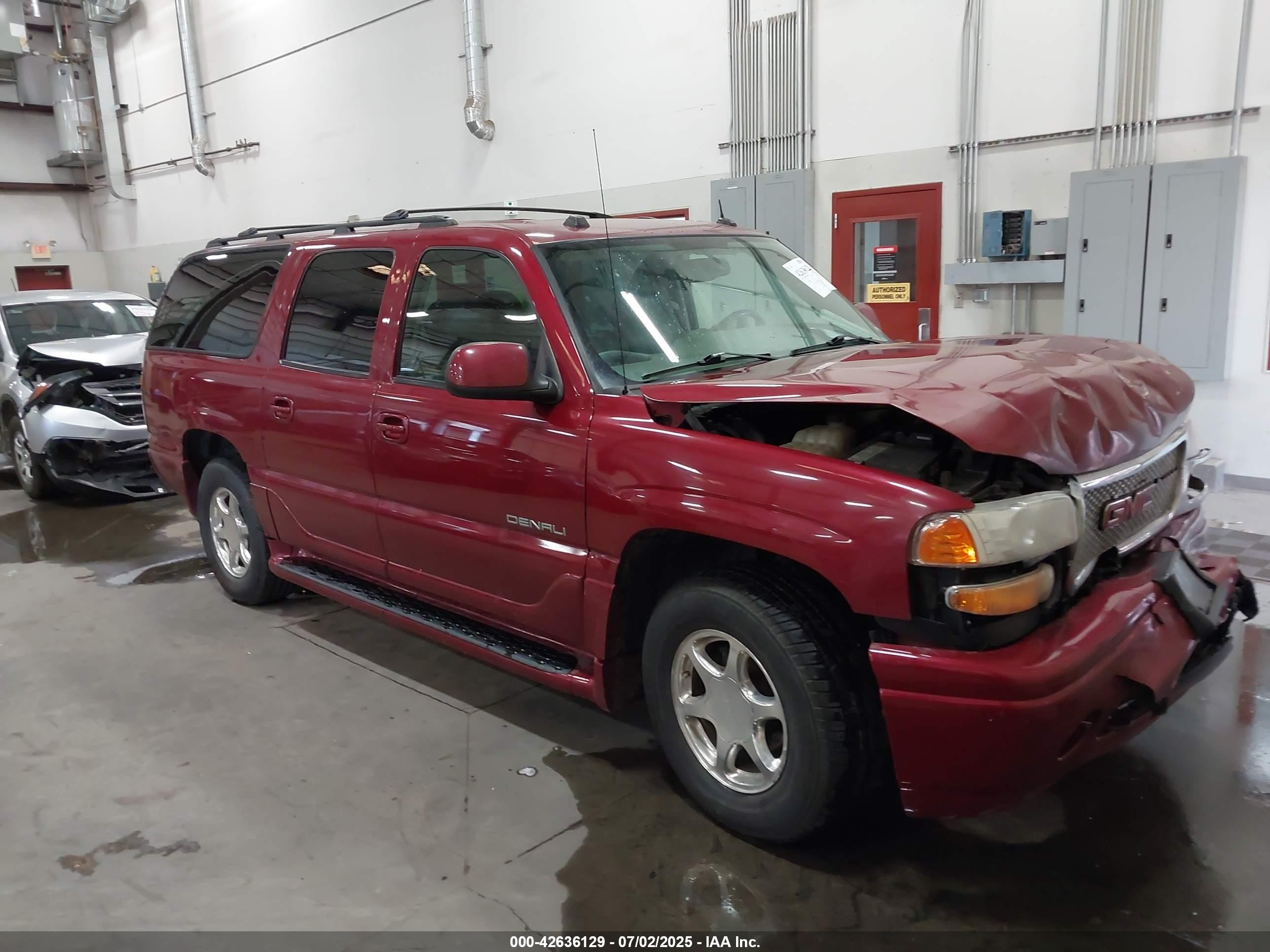 2005 GMC Yukon XL, VIN 1GKFK66U35J262408 — Front end