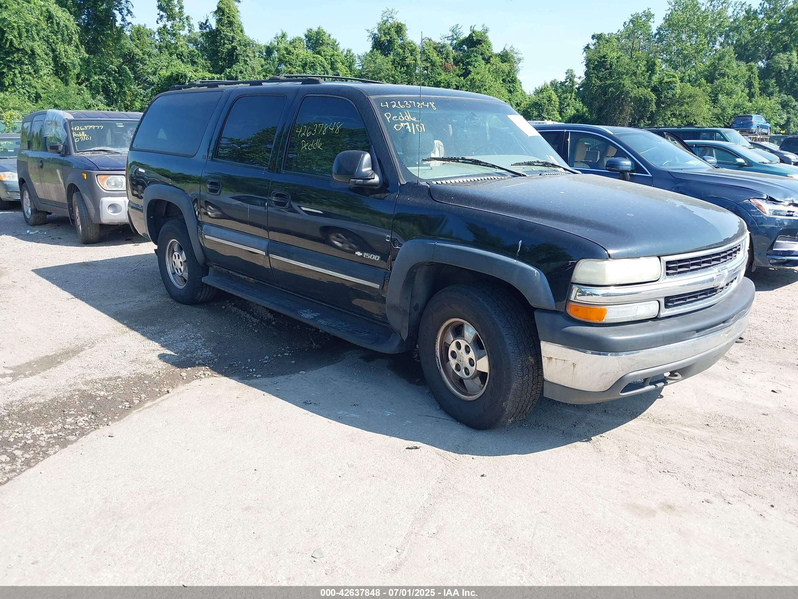 2001 Chevrolet Suburban LS, VIN 3GNFK16T11G106585 — Side