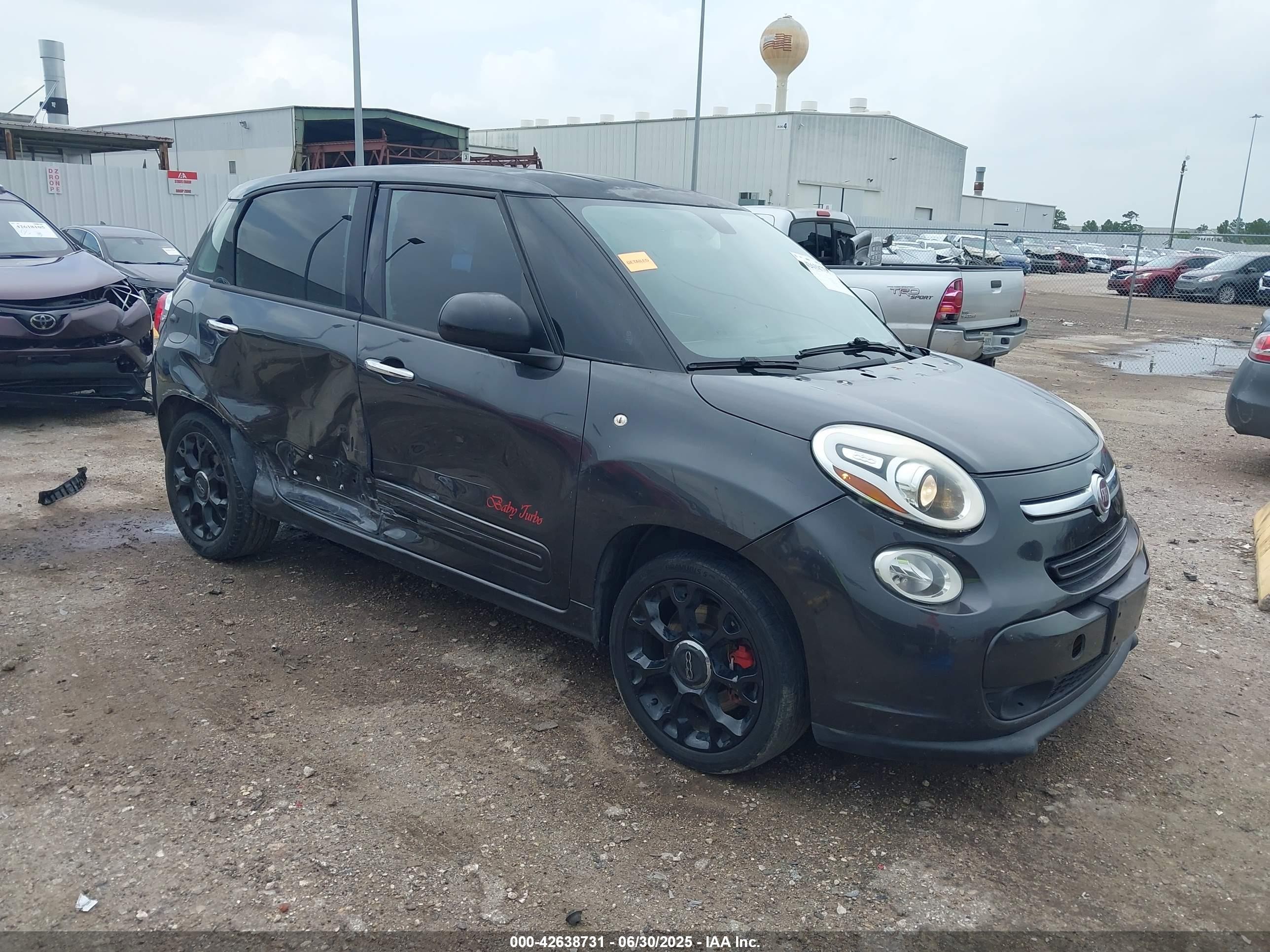 2014 FIAT 500L Pop, VIN ZFBCFAAH6EZ016232 — Side