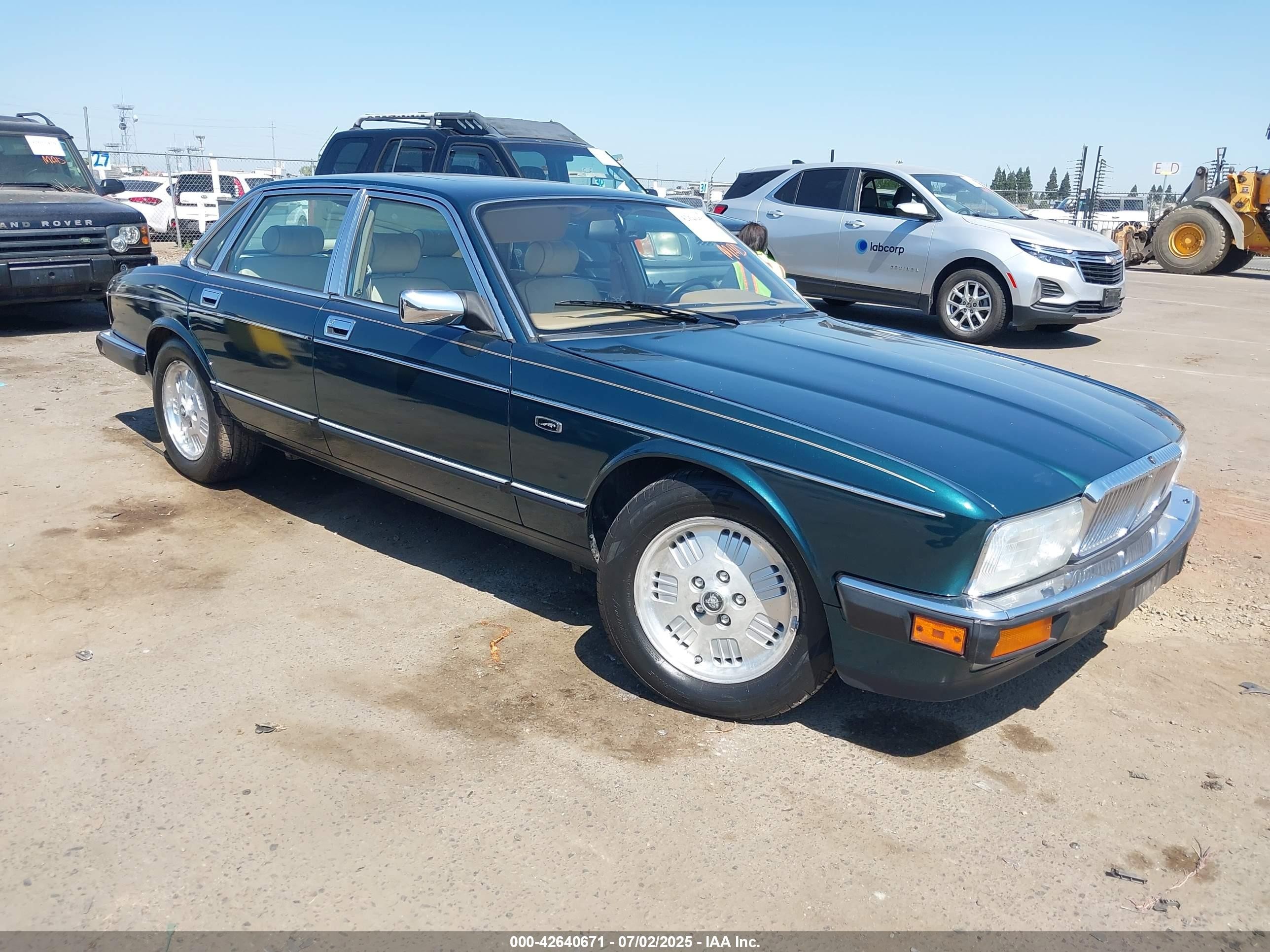 1994 Jaguar XJ, VIN SAJKX174XRC688024 — Front end