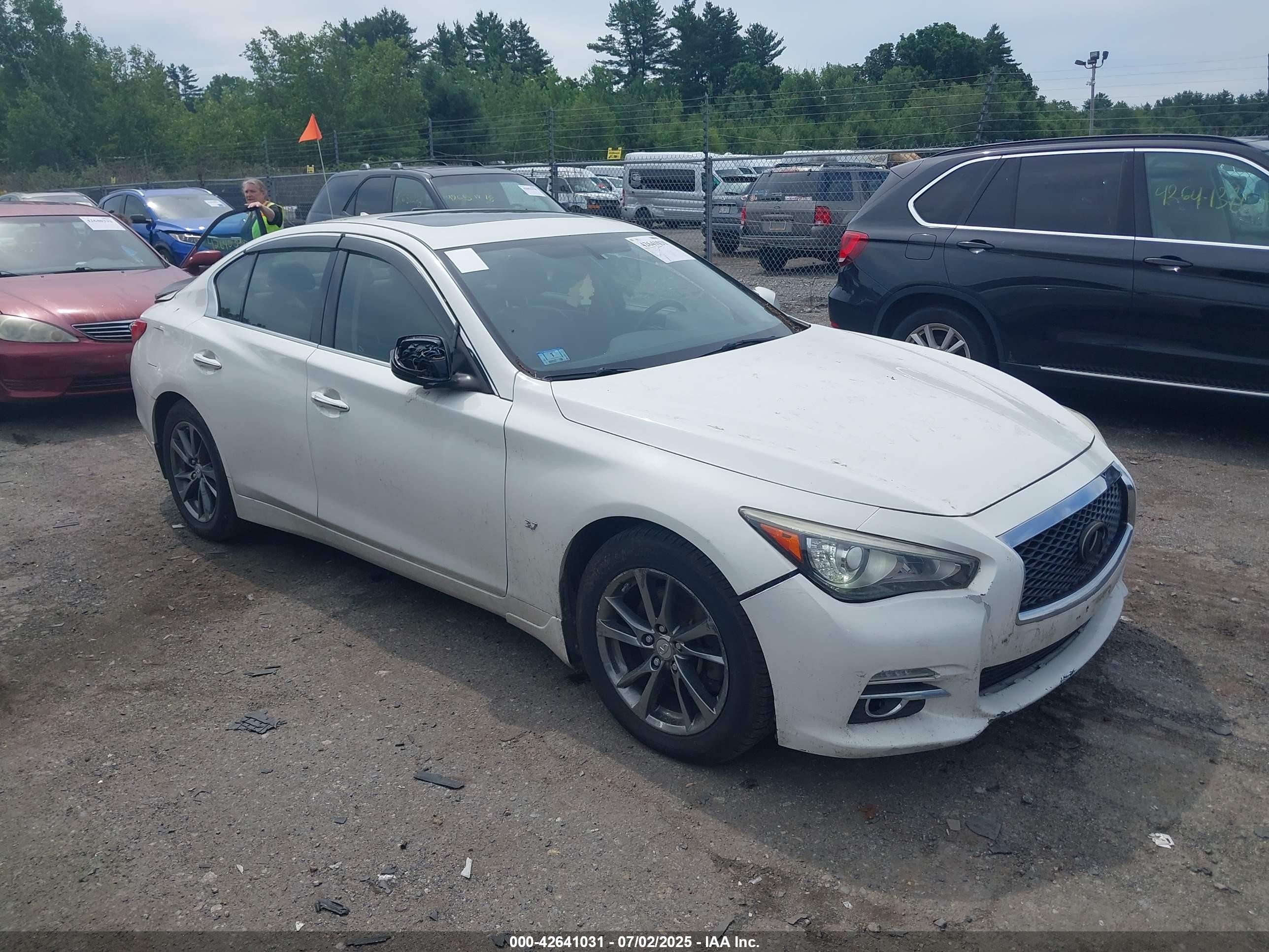 2015 Infiniti Q50 Premium, VIN JN1BV7AR5FM390985 — Vandalism