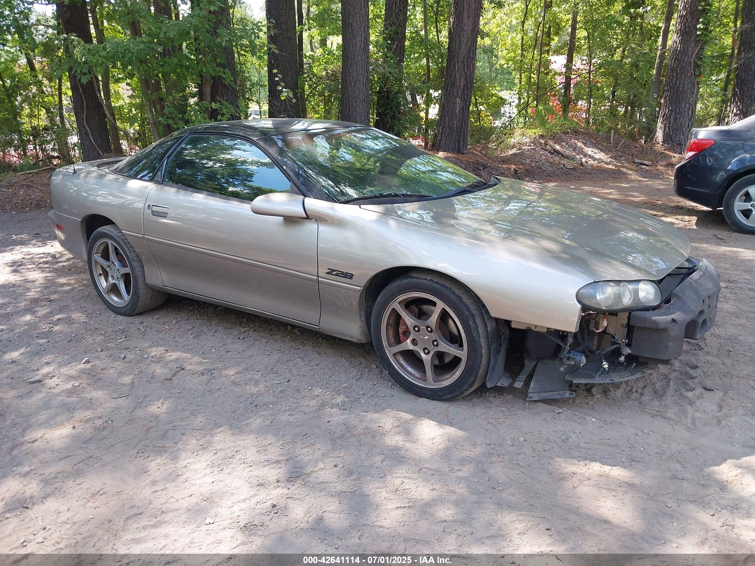 2000 Chevrolet Camaro Z28, VIN 2G1FP22G0Y2106155 — Front end