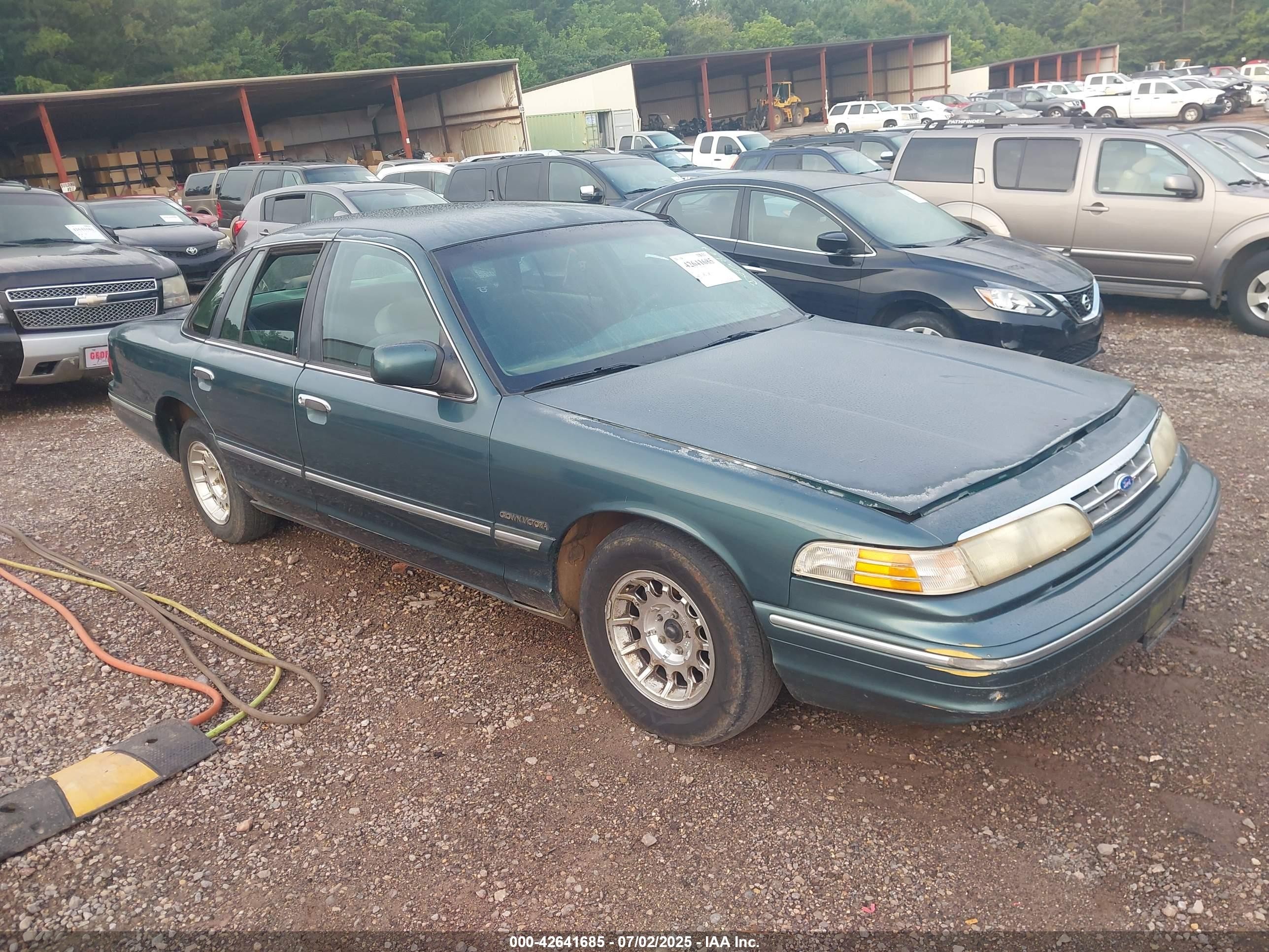 1995 Ford Crown Victoria LX, VIN 2FALP74W8SX103239 — Normal wear