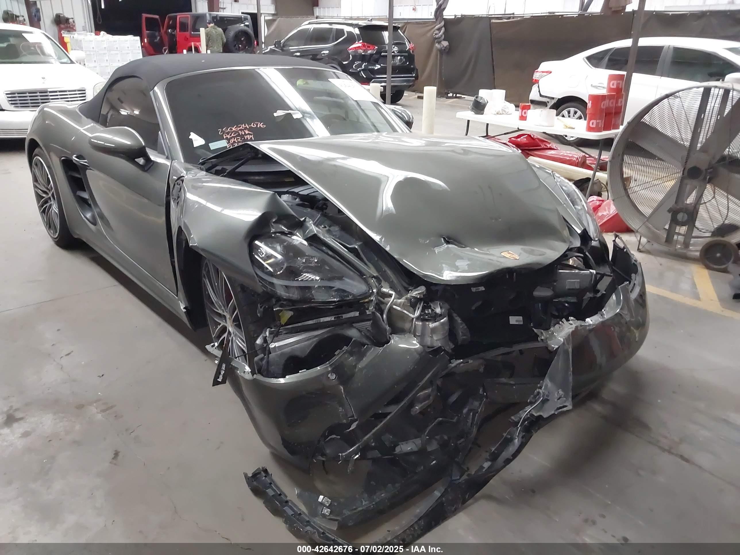 2025 Porsche 718 Boxster S, VIN WP0CB2A85SK226372 — Перед